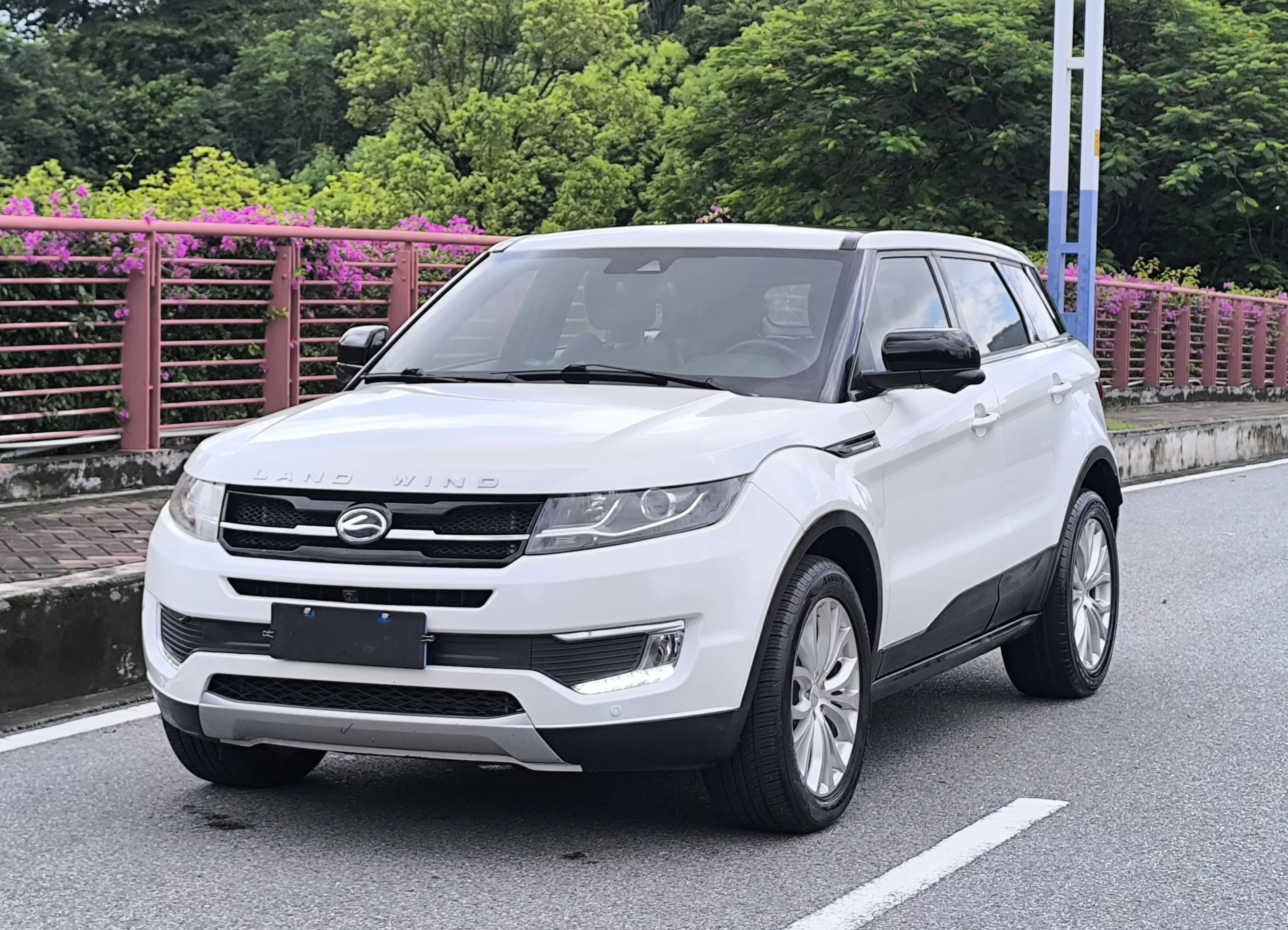 Lu Feng Landwind X7