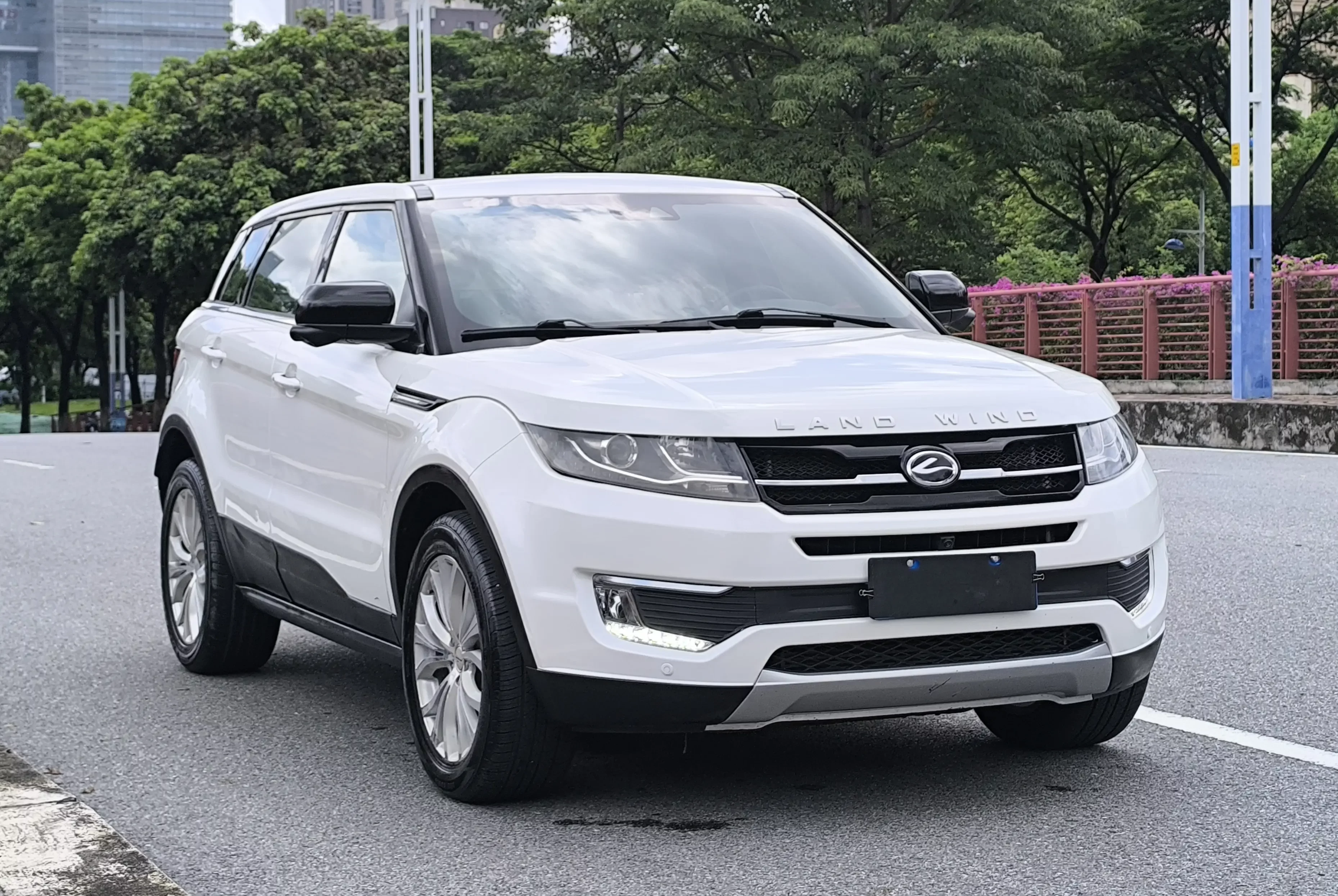 Lu Feng Landwind X7