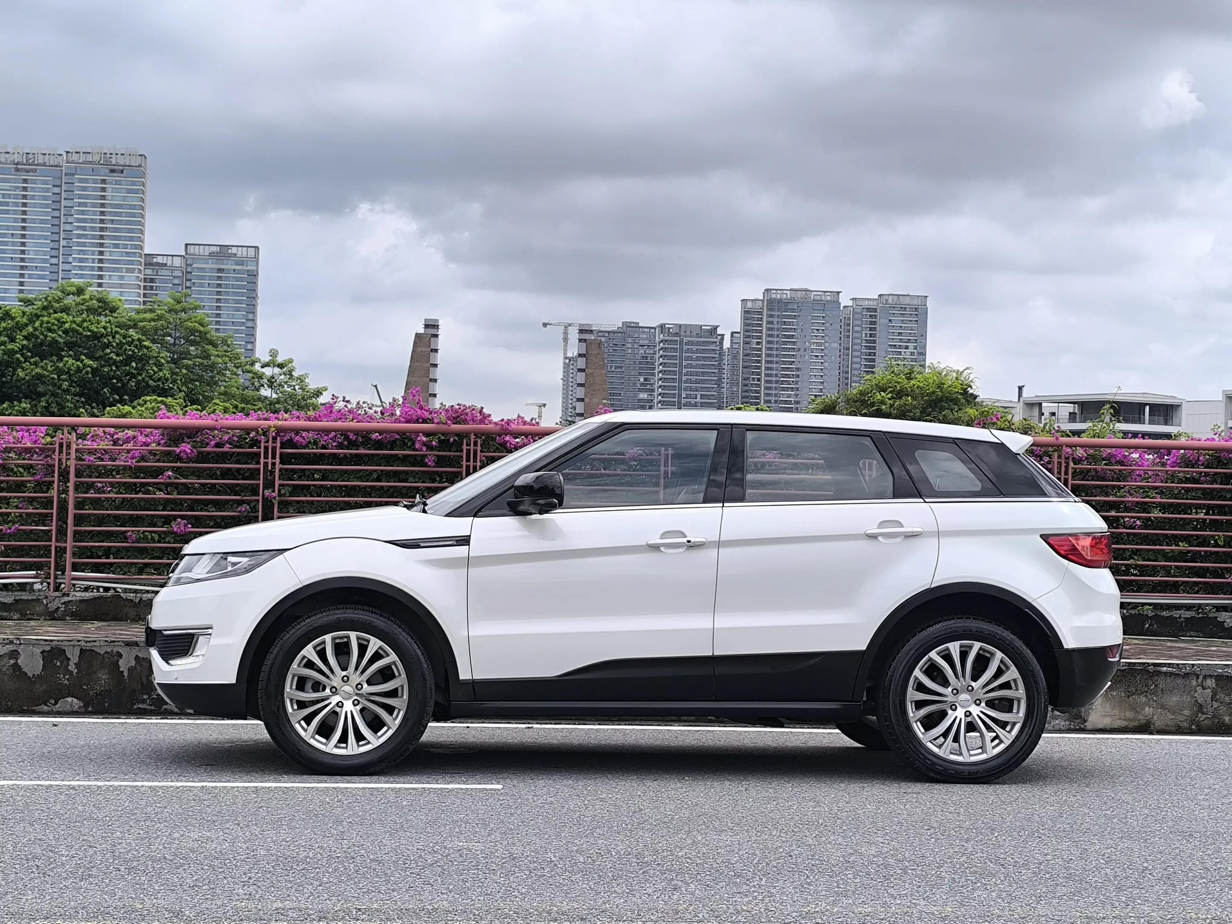 Lu Feng Landwind X7