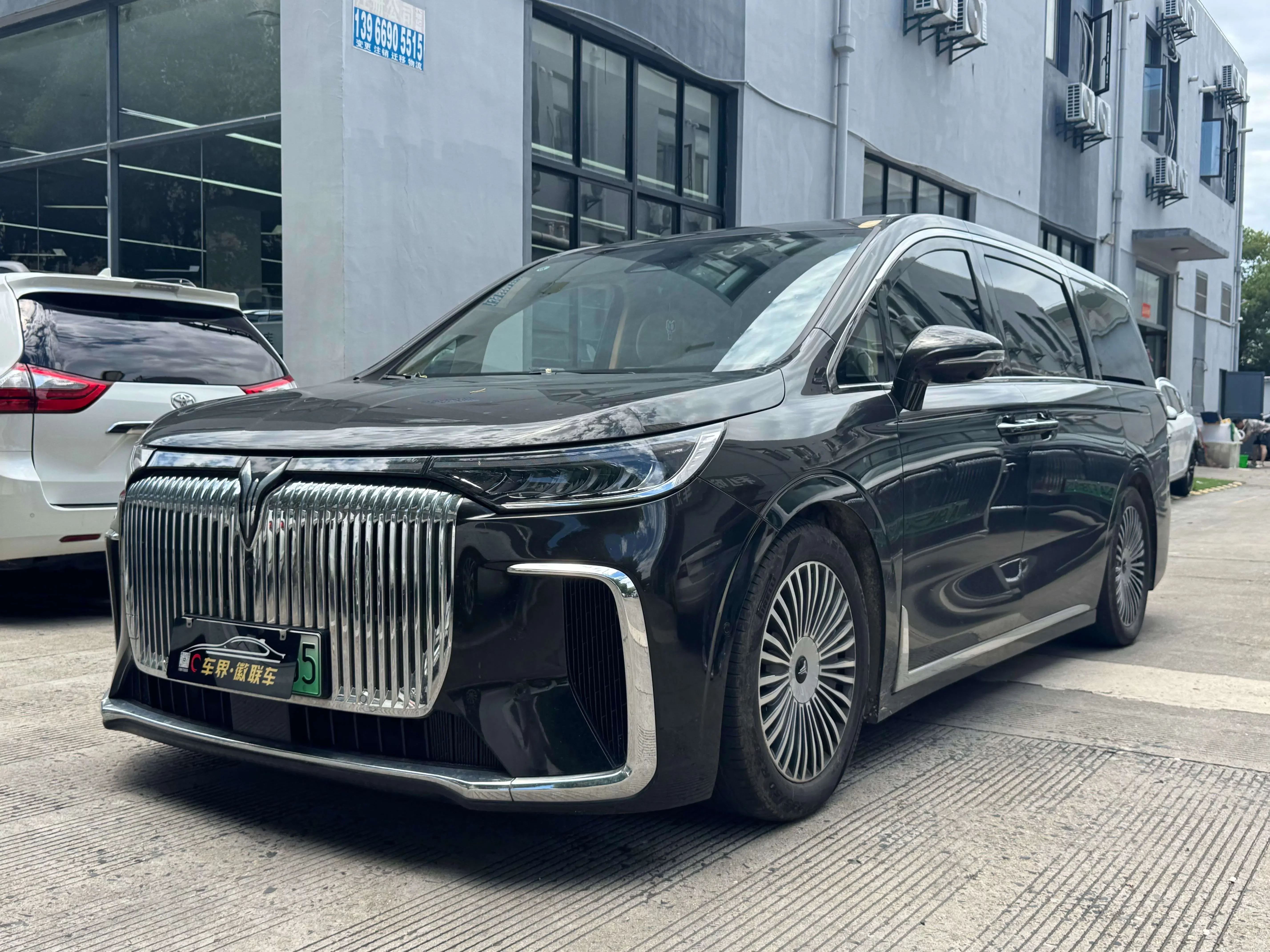 Voyah Lantu Dreamer PHEV  из Китая