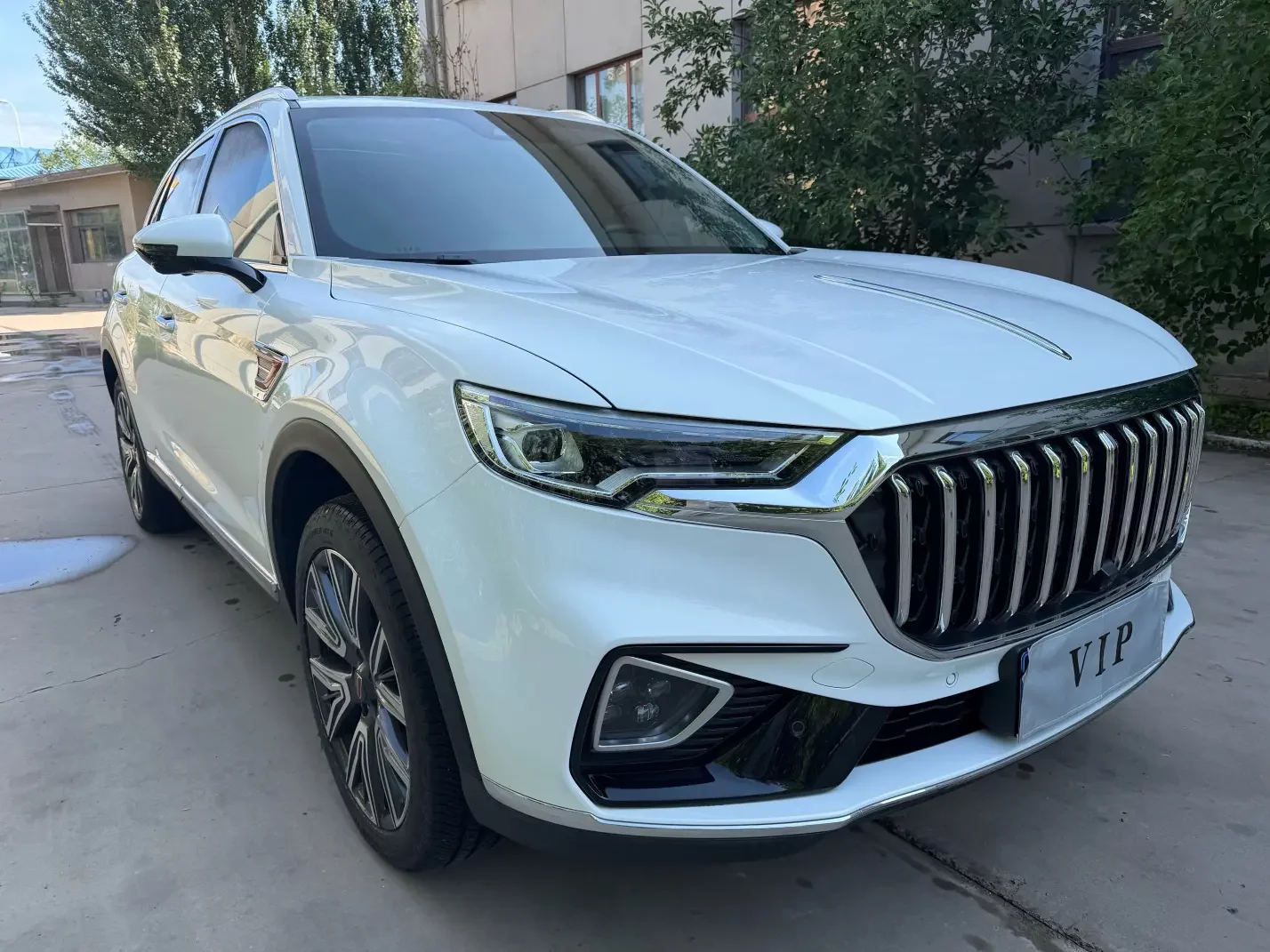 Hongqi HS5