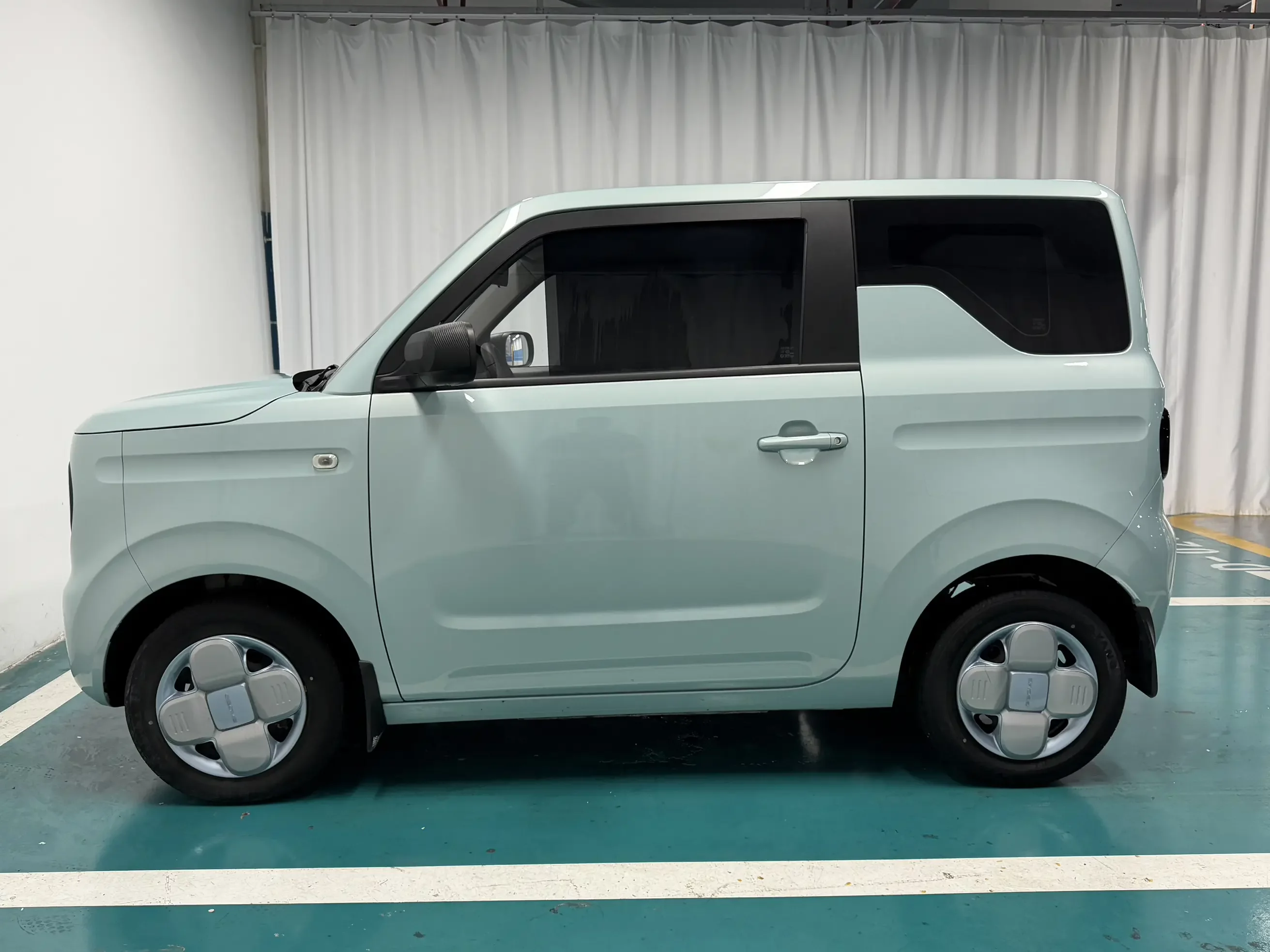 Geely panda