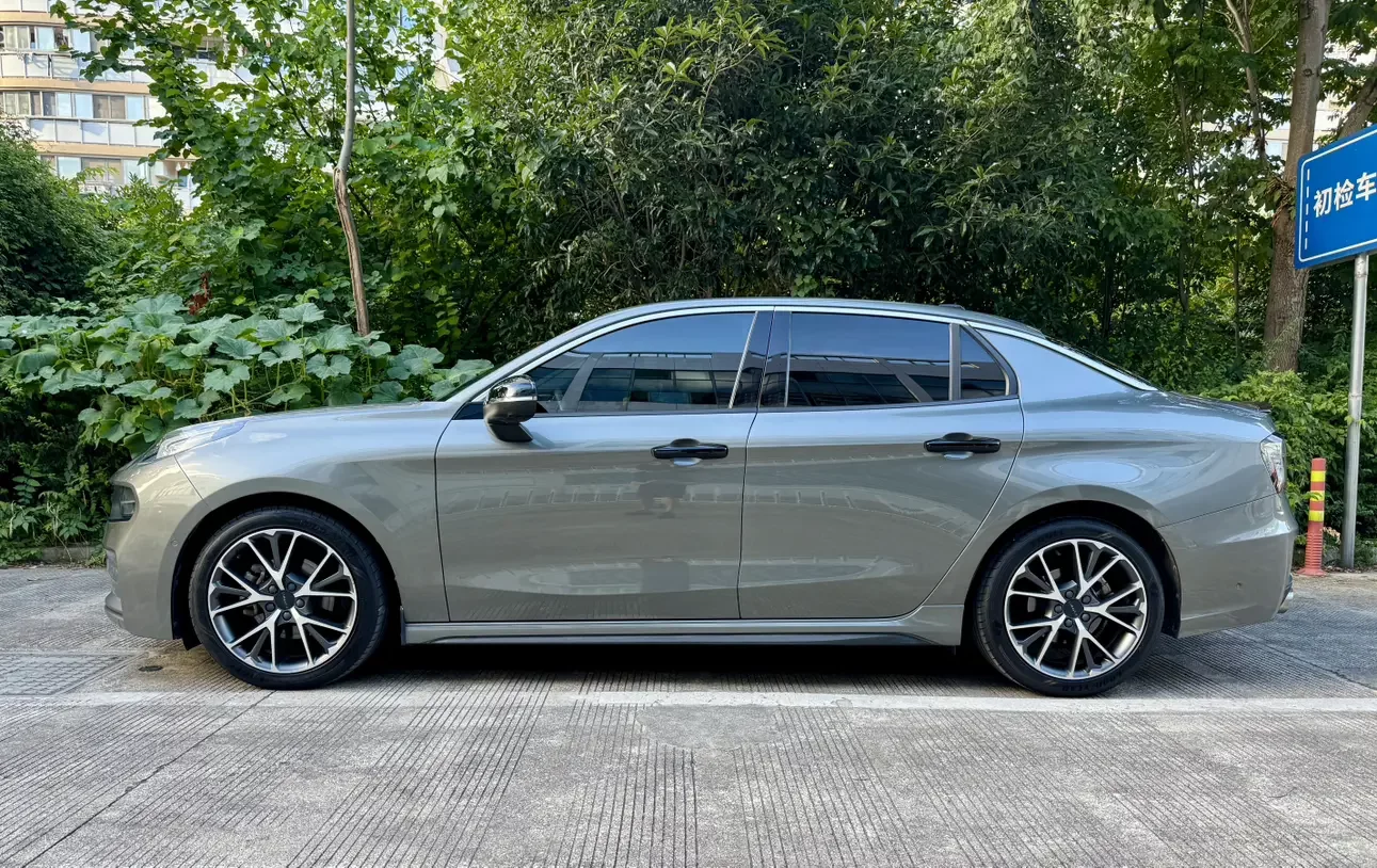 Lynk & Co 03