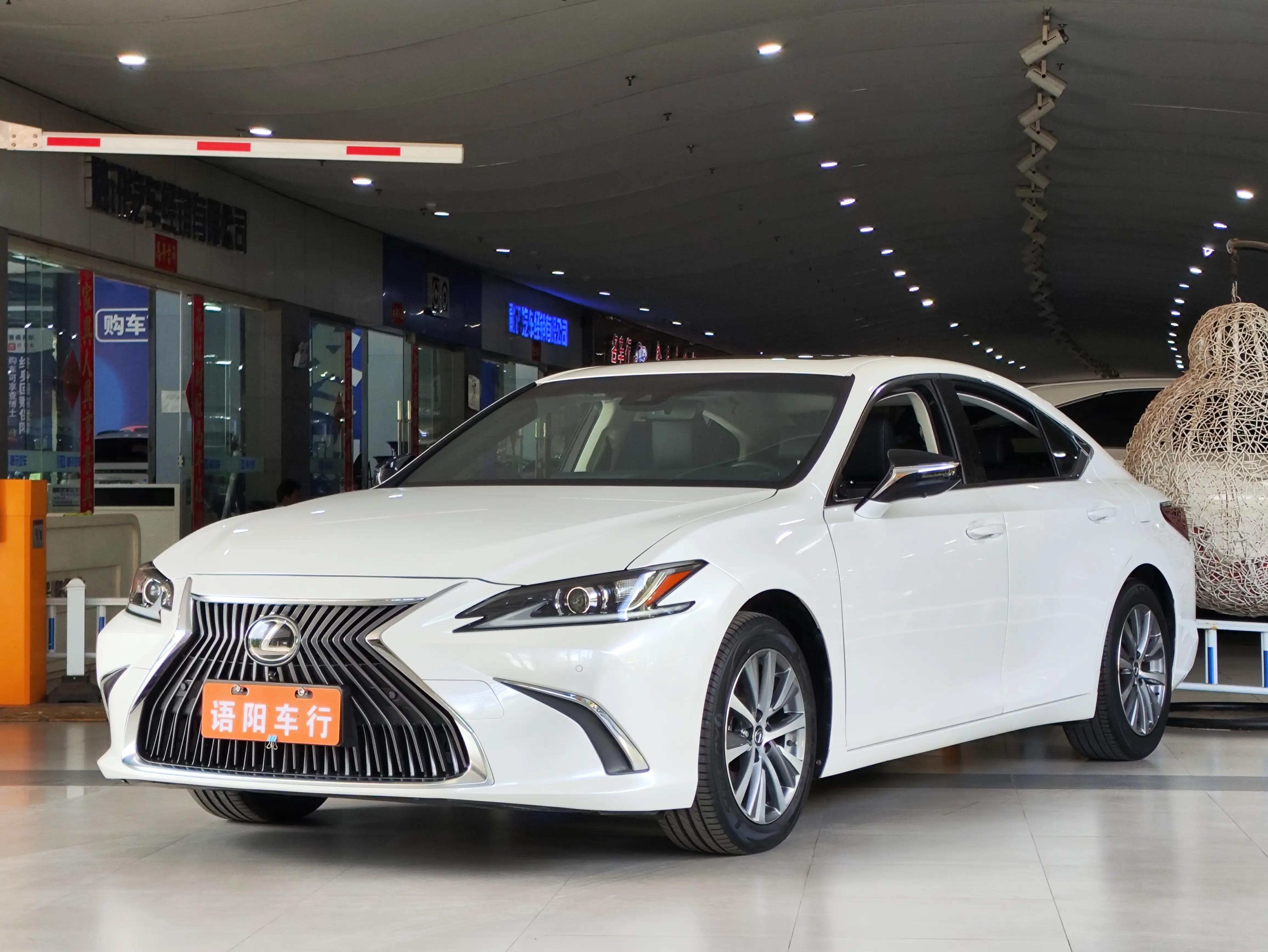 Lexus ES