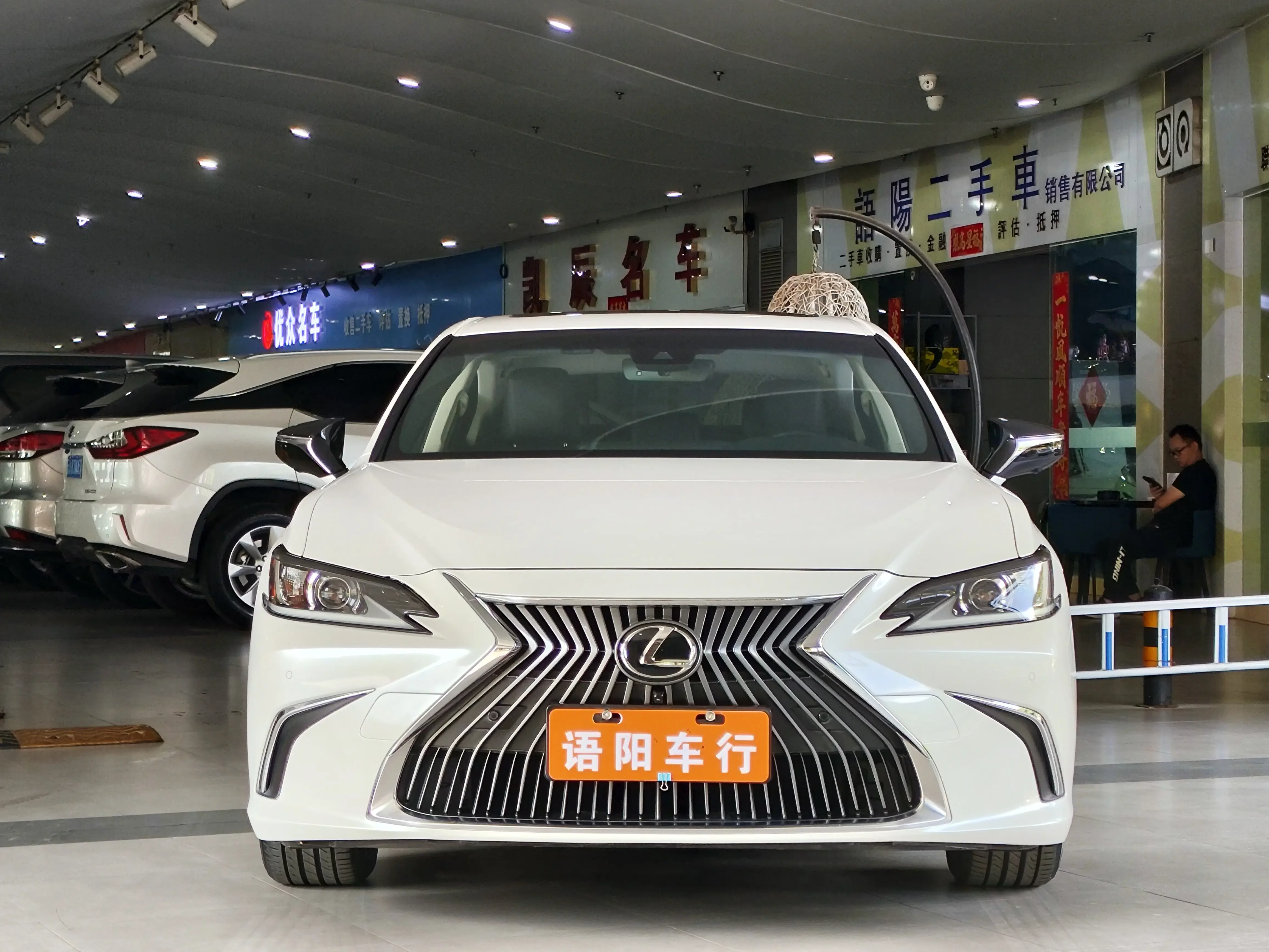 Lexus ES