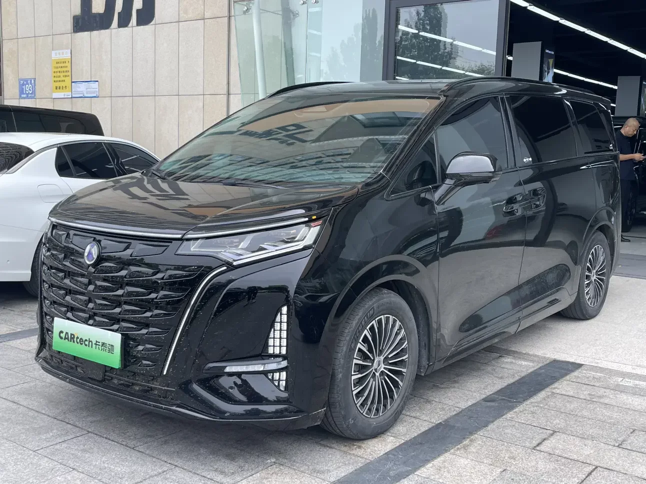Denza D9 DM