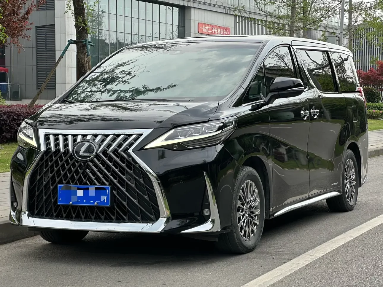 Lexus LM