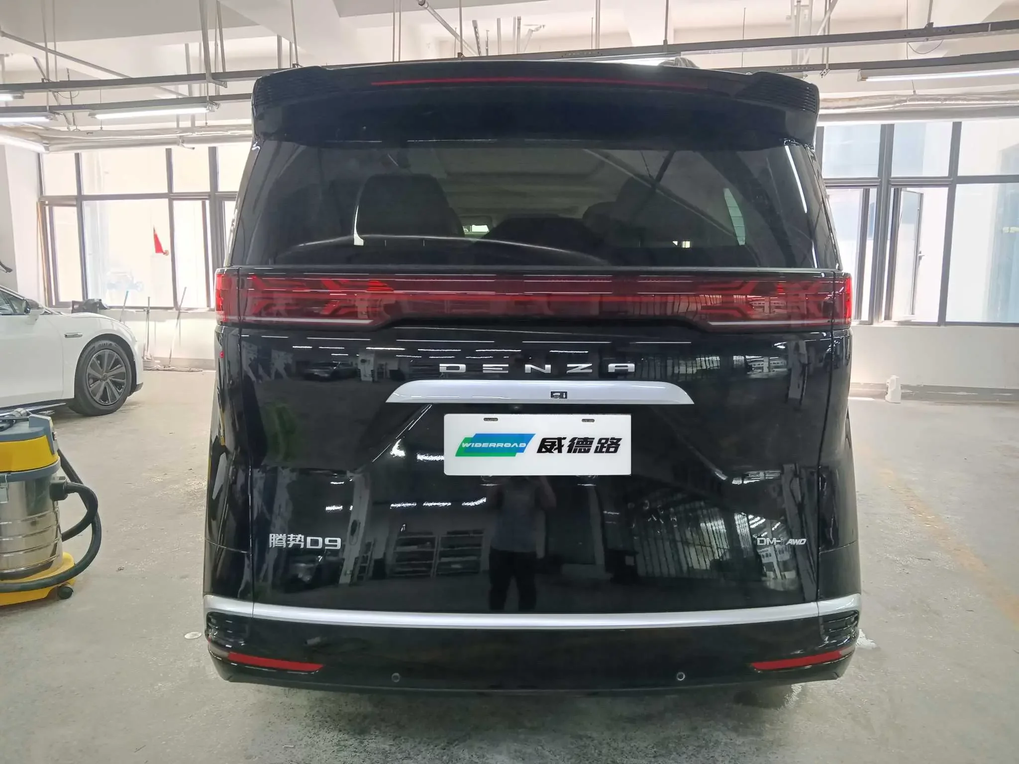 Denza D9 DM