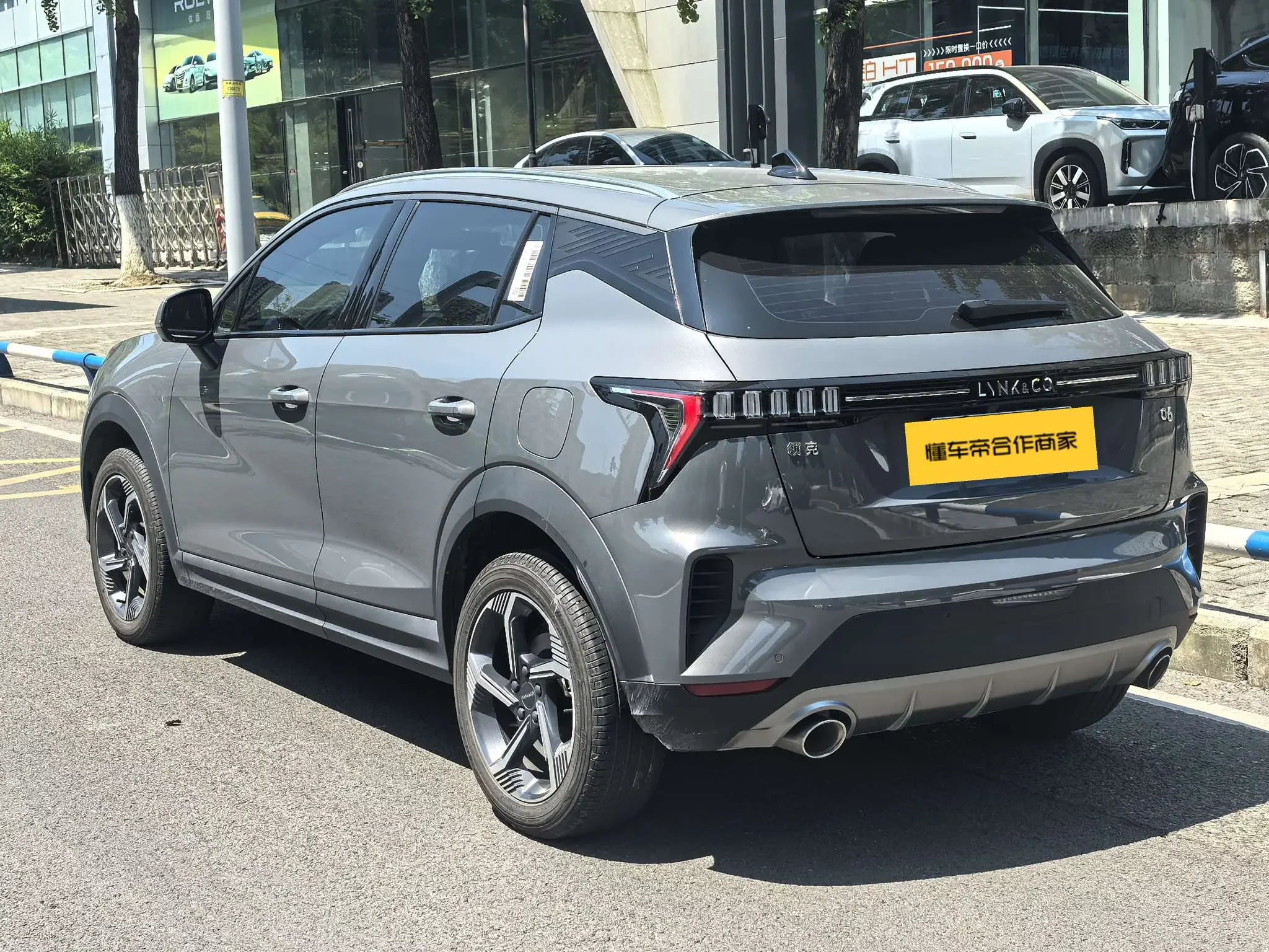 Lynk & Co 06