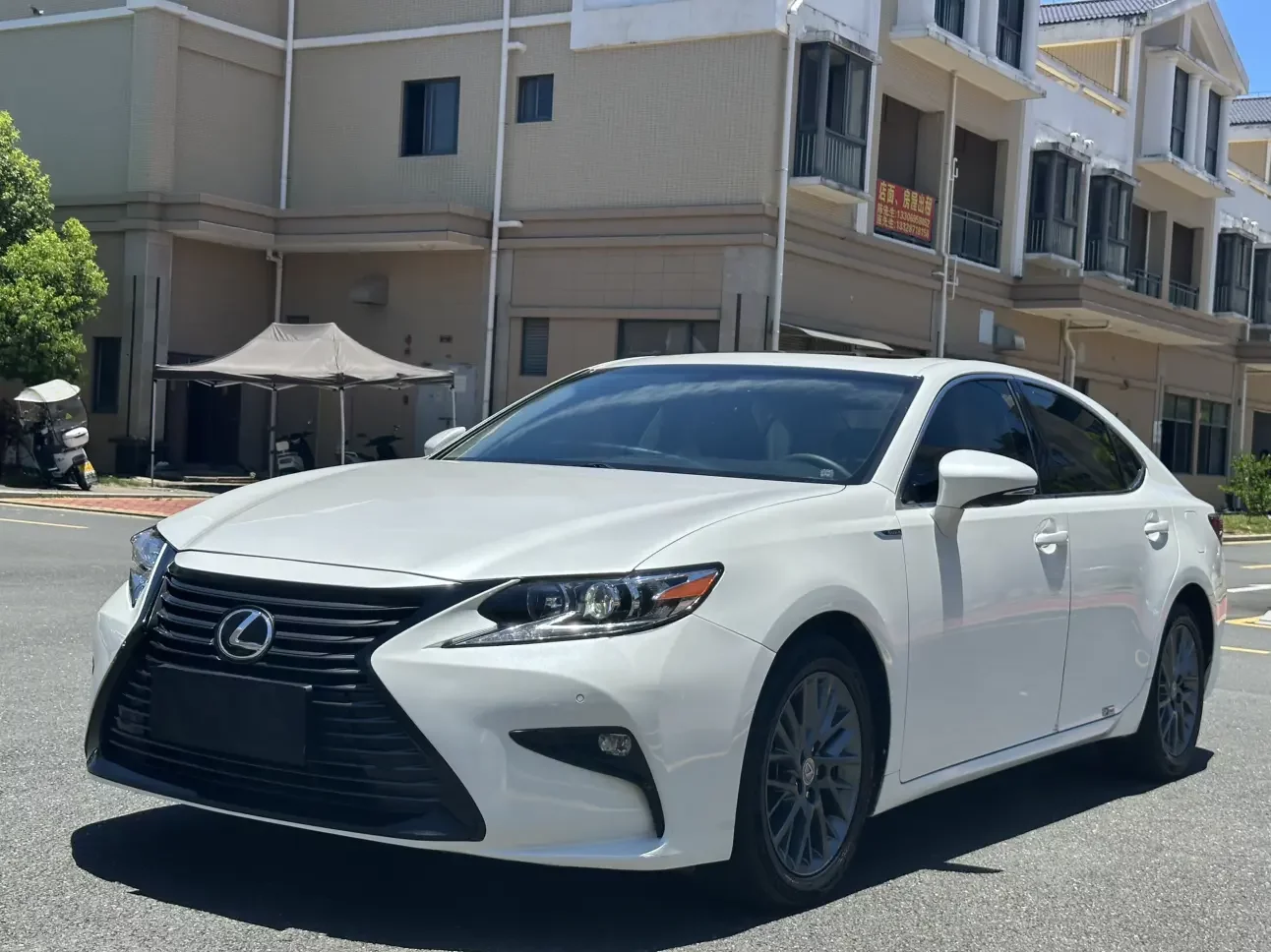 Lexus ES