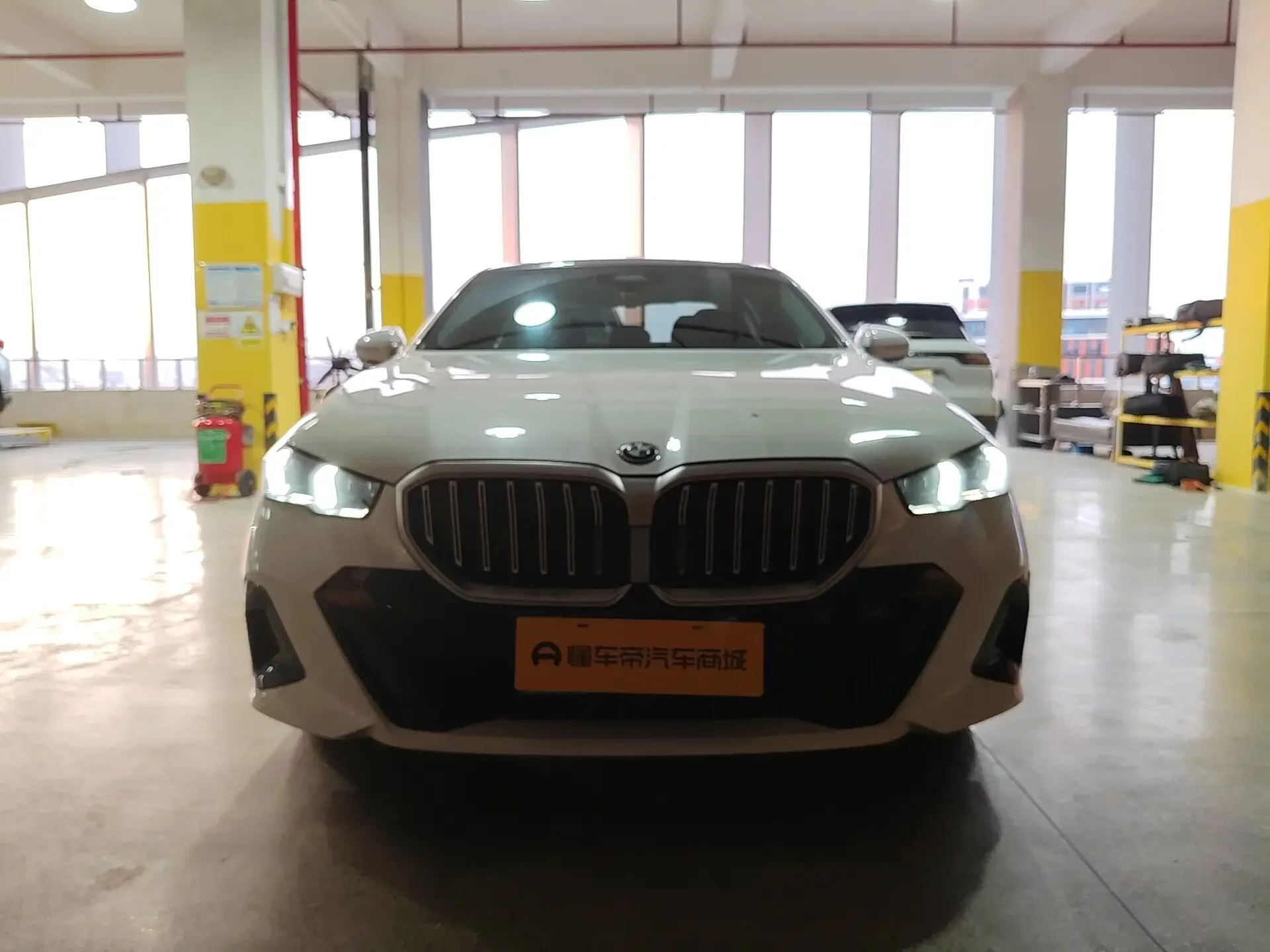BMW i5