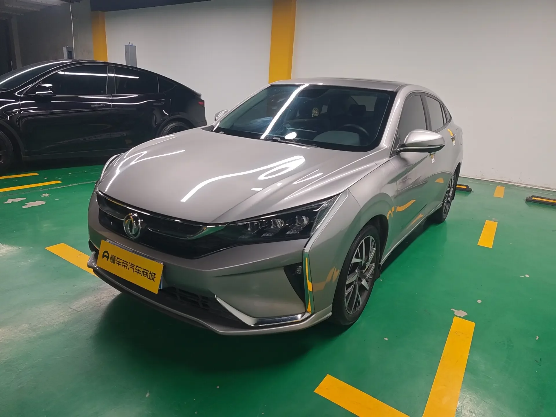 Dongfeng Yixuan  из Китая