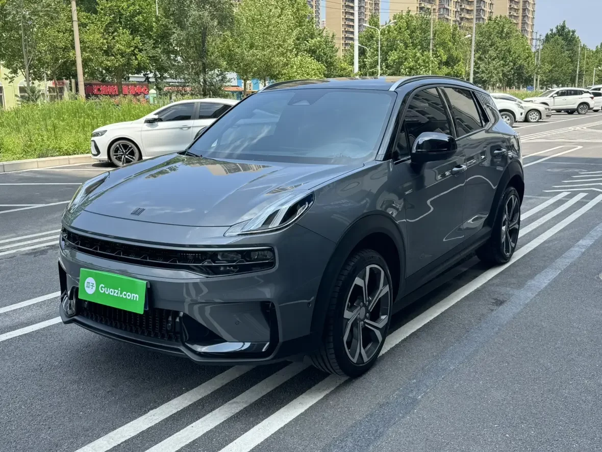 Lynk & Co 06