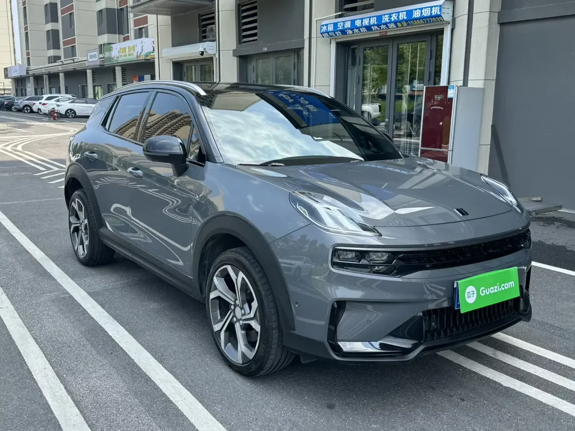 Lynk & Co 06