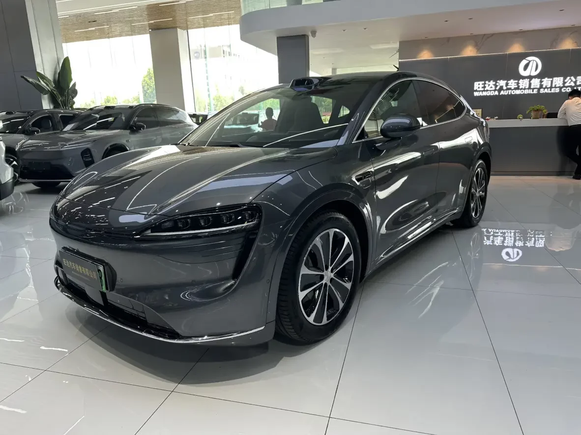 Luxeed Zhijie R7  из Китая