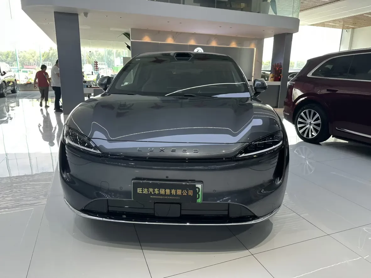 Luxeed Zhijie R7  из Китая