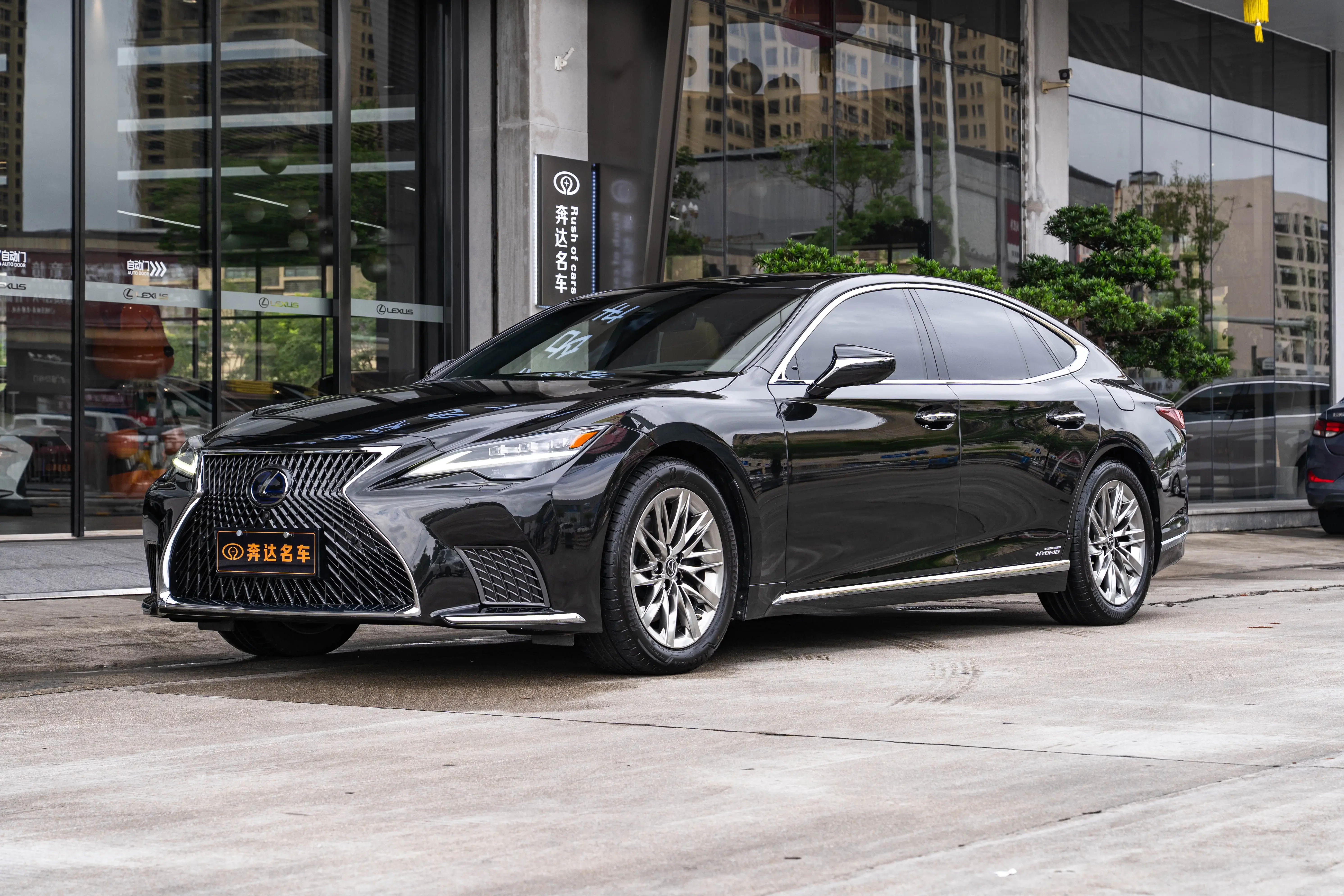 Lexus LS