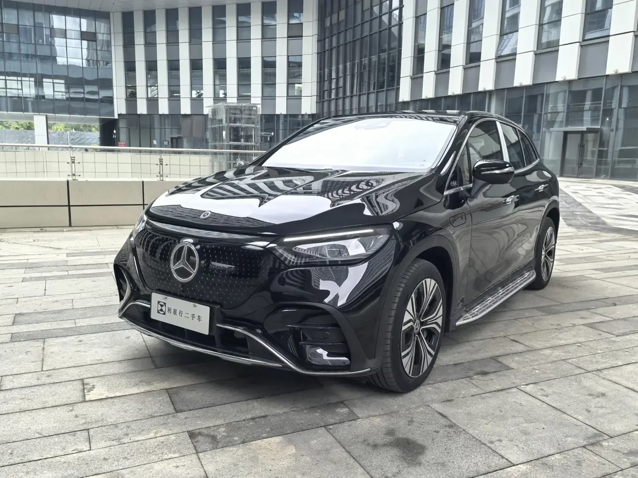 Mercedes-Benz EQE SUV
