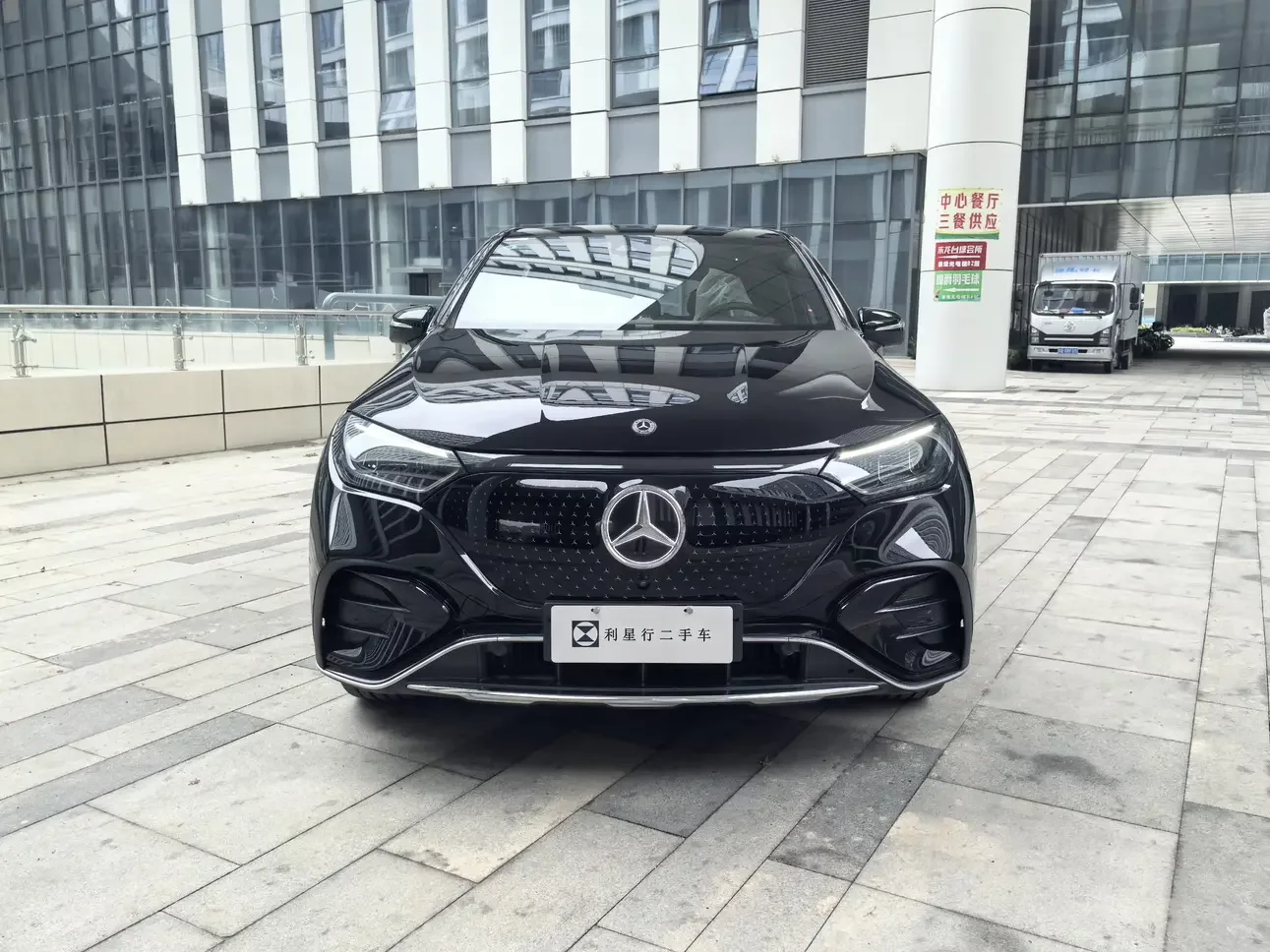 Mercedes-Benz EQE SUV