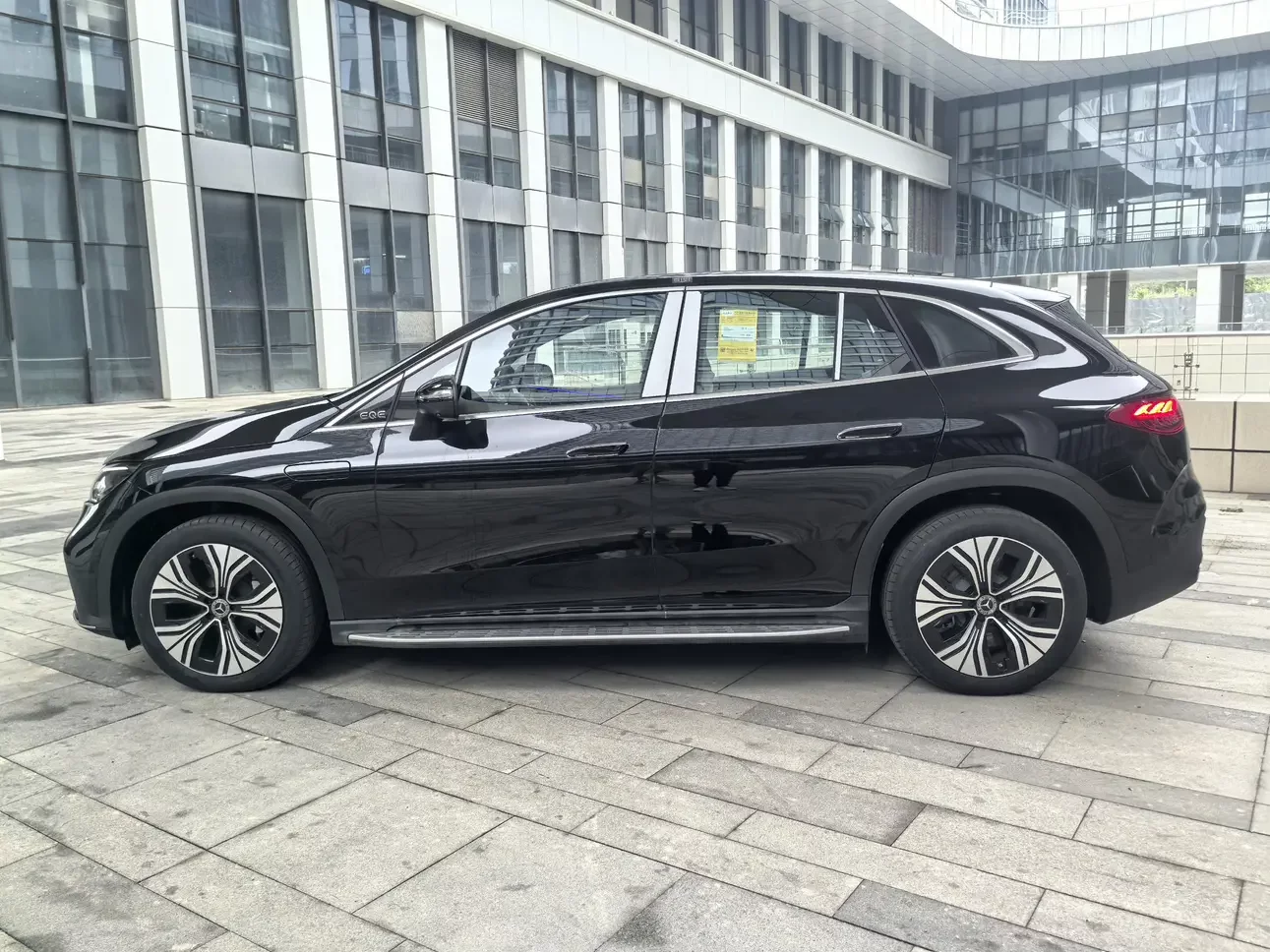 Mercedes-Benz EQE SUV