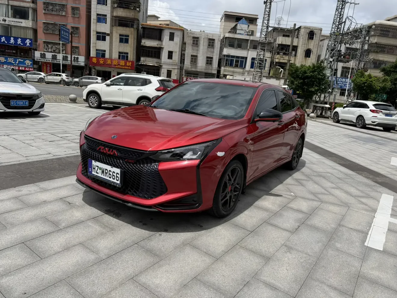 Dongfeng Yixuan  из Китая