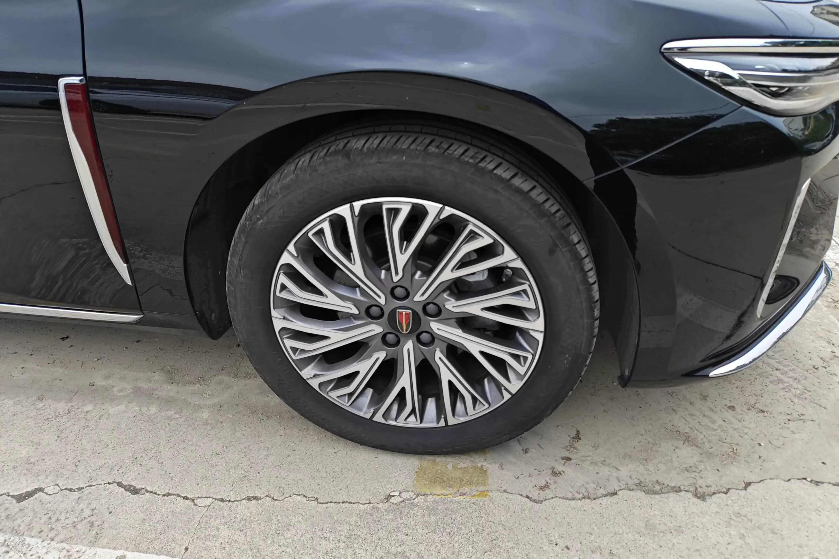 Hongqi H5