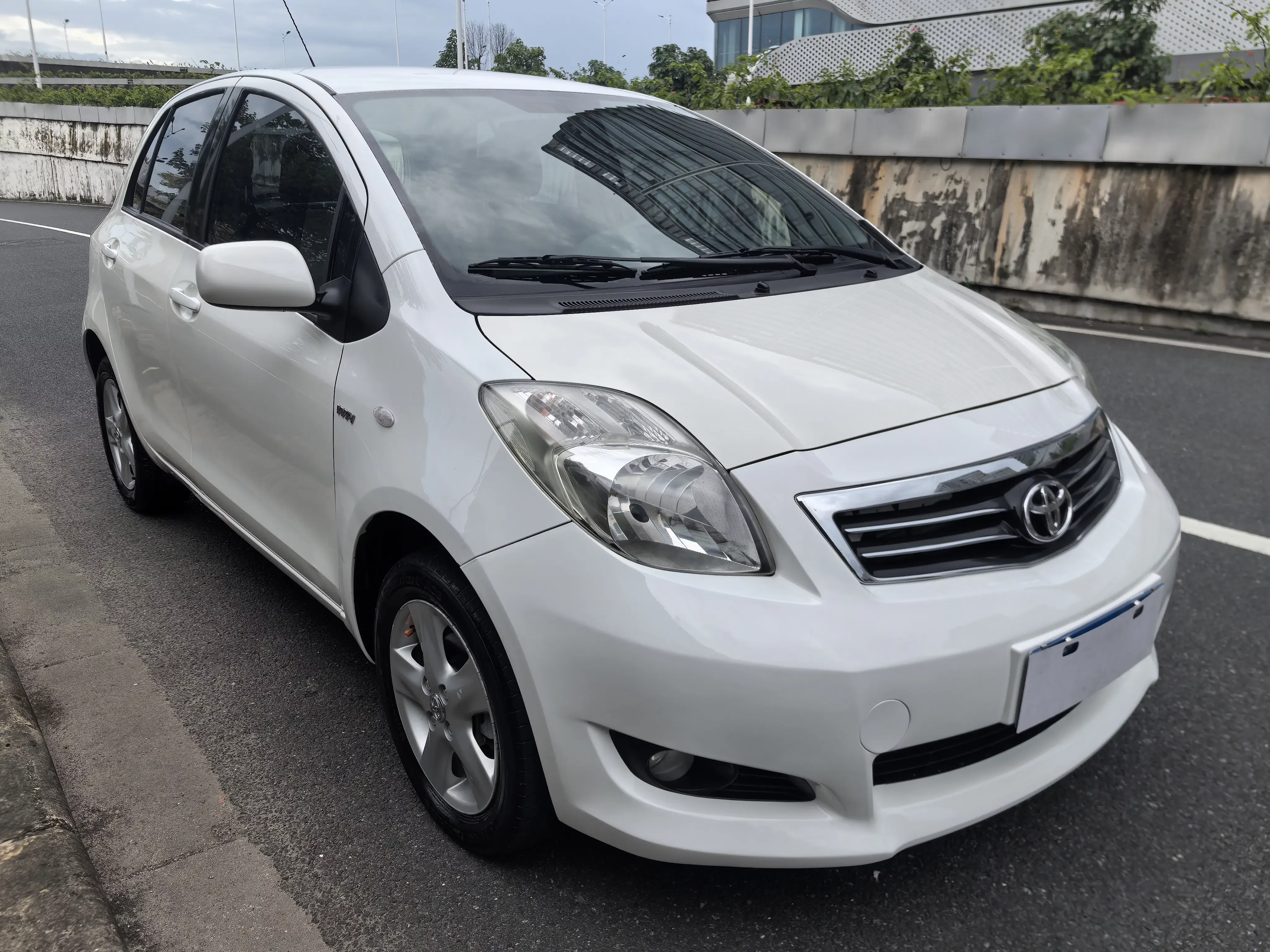 Toyota Yaris  из Китая