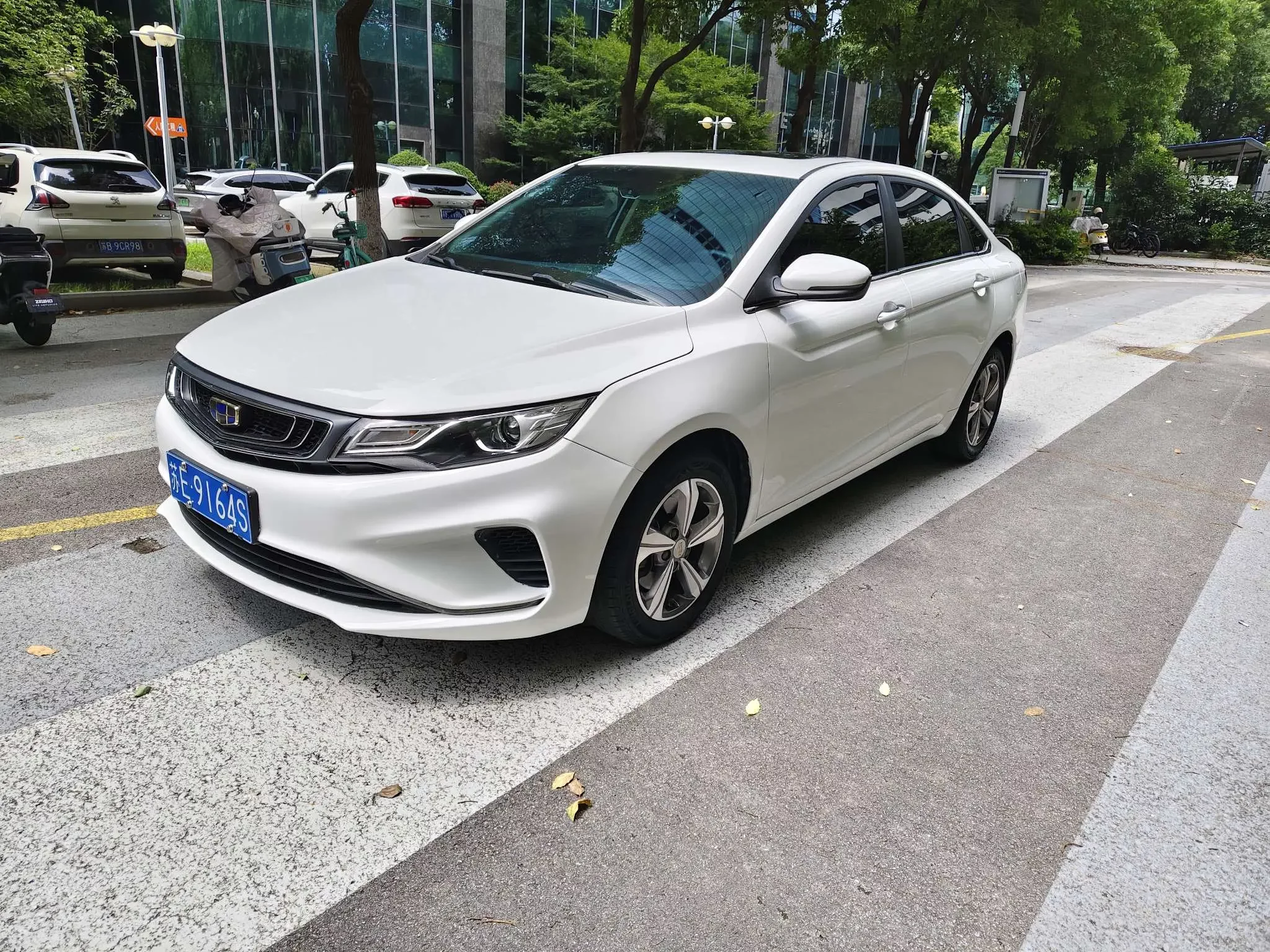 Geely Emgrand GL  из Китая