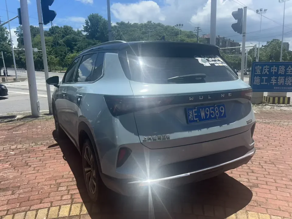 Wuling Asta