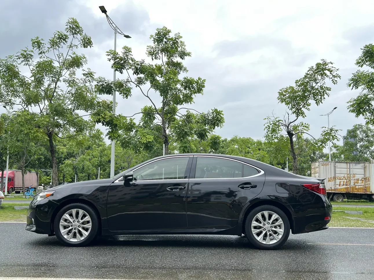 Lexus ES