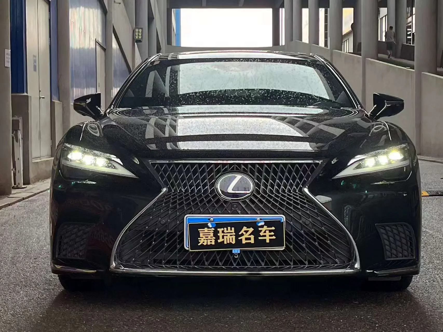 Lexus LS