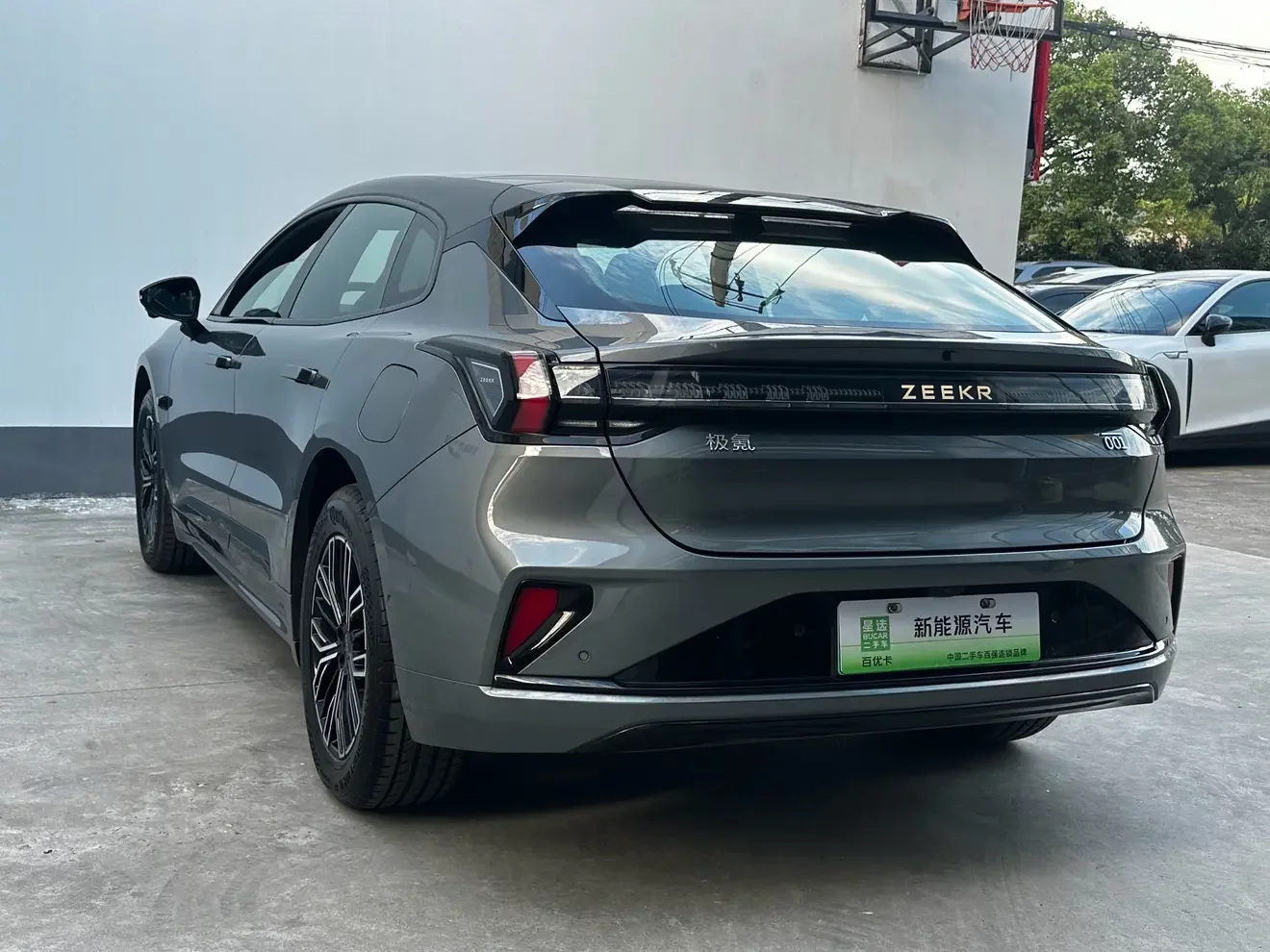 ZEEKR 001