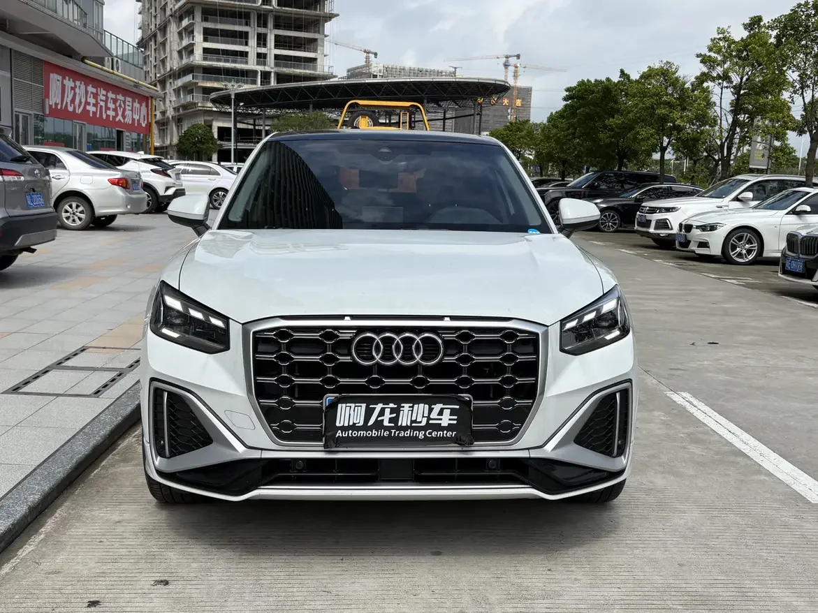 Audi Q2L