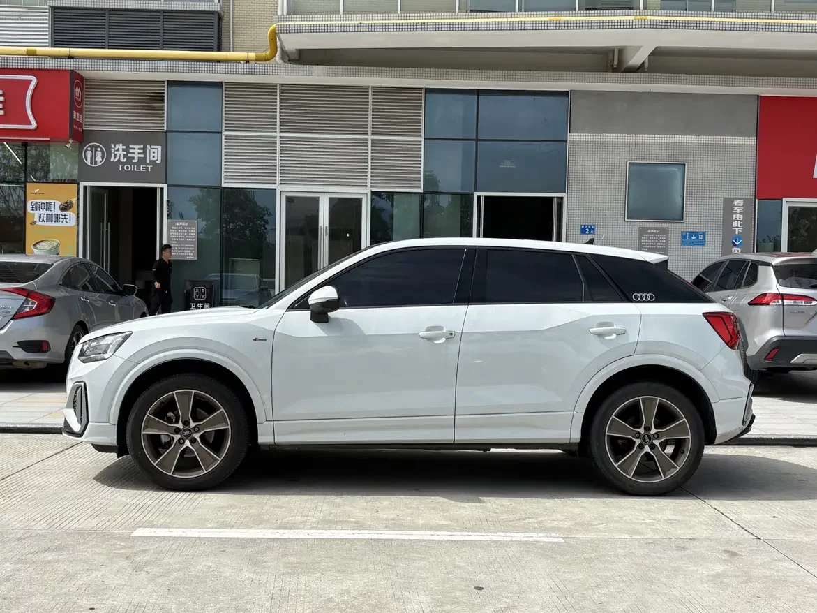 Audi Q2L