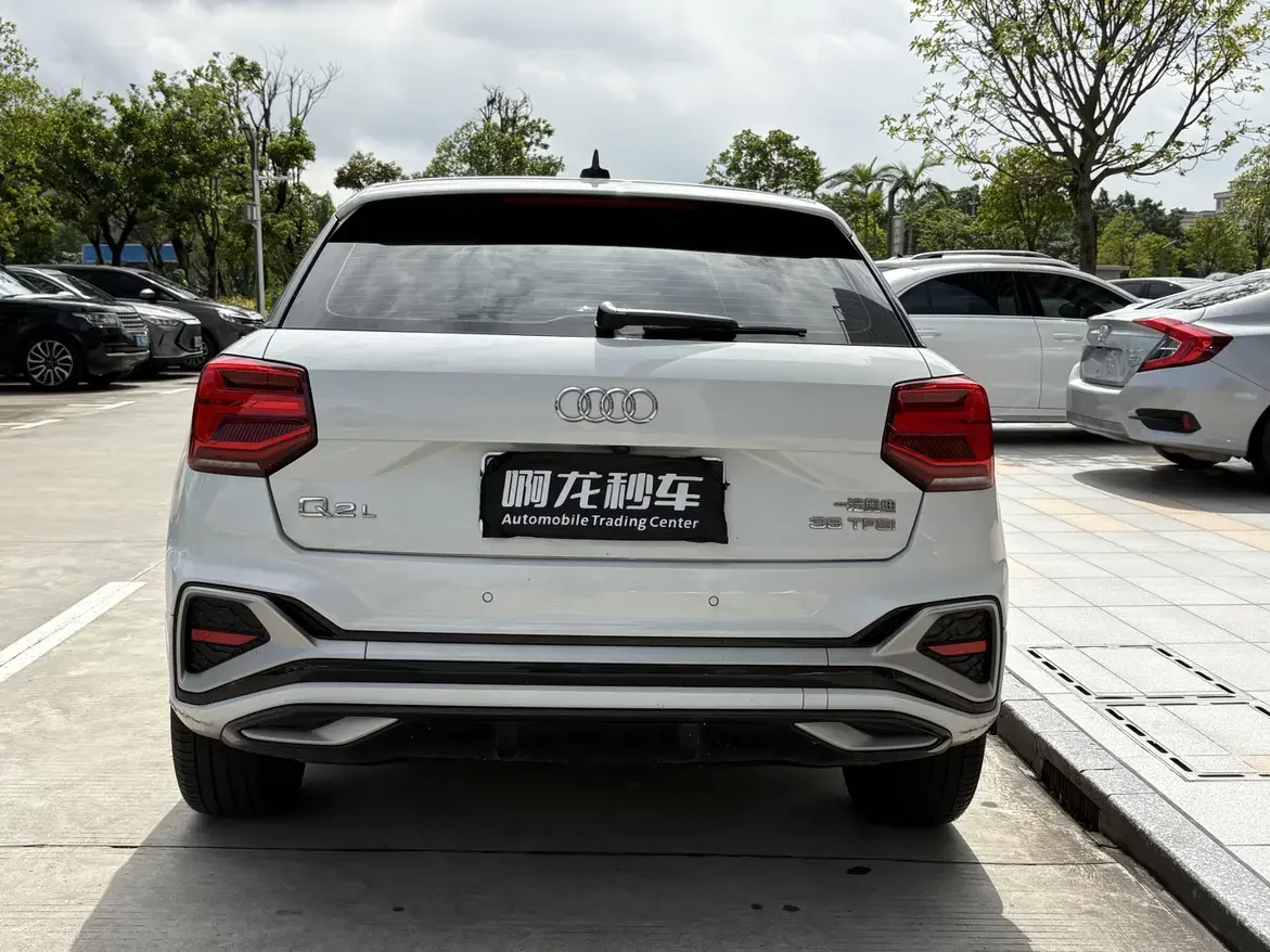 Audi Q2L