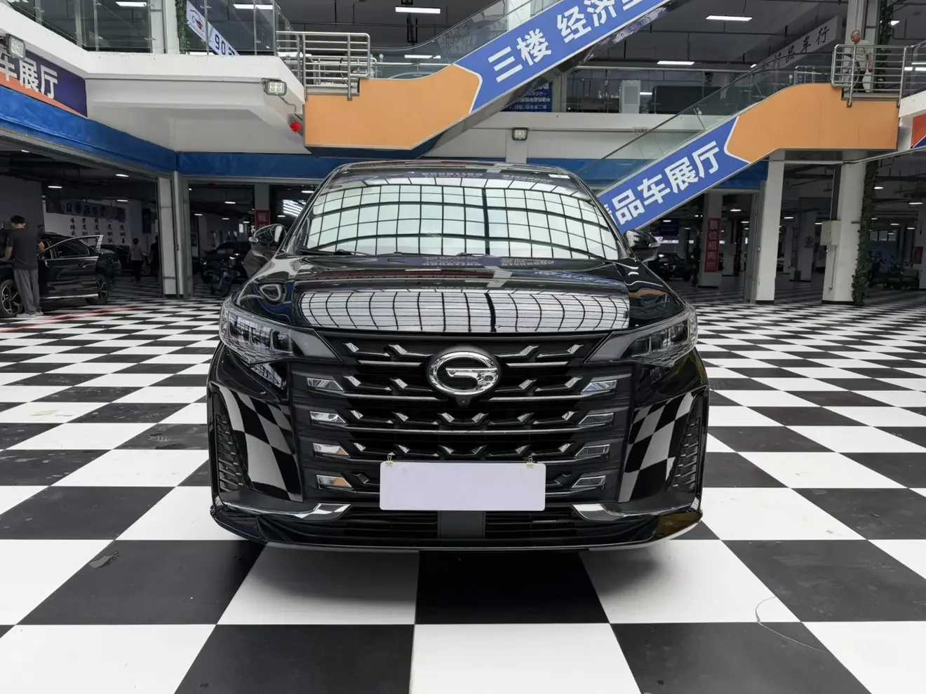 GAC Trumpchi M6  из Китая