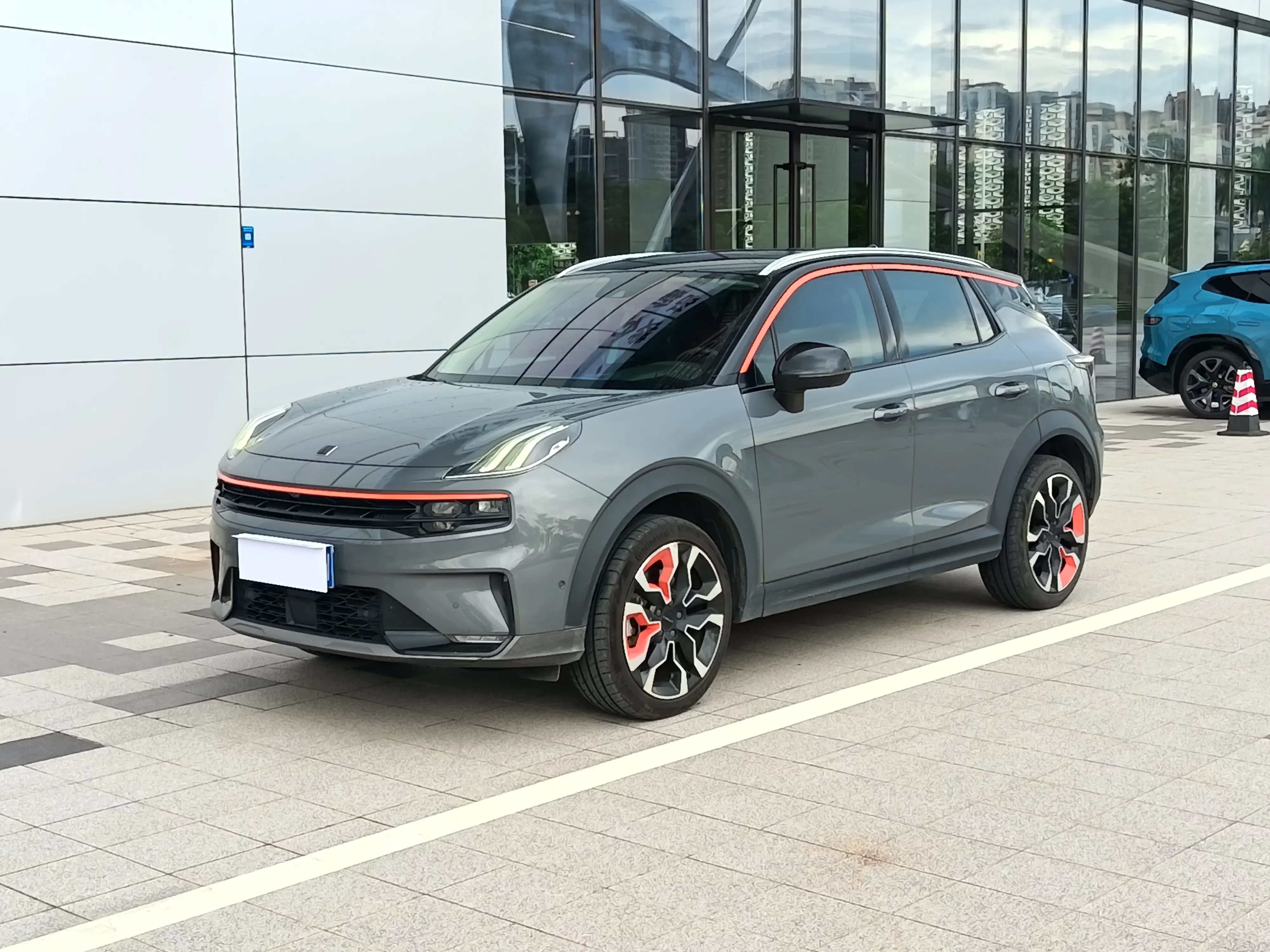 Lynk & Co 06