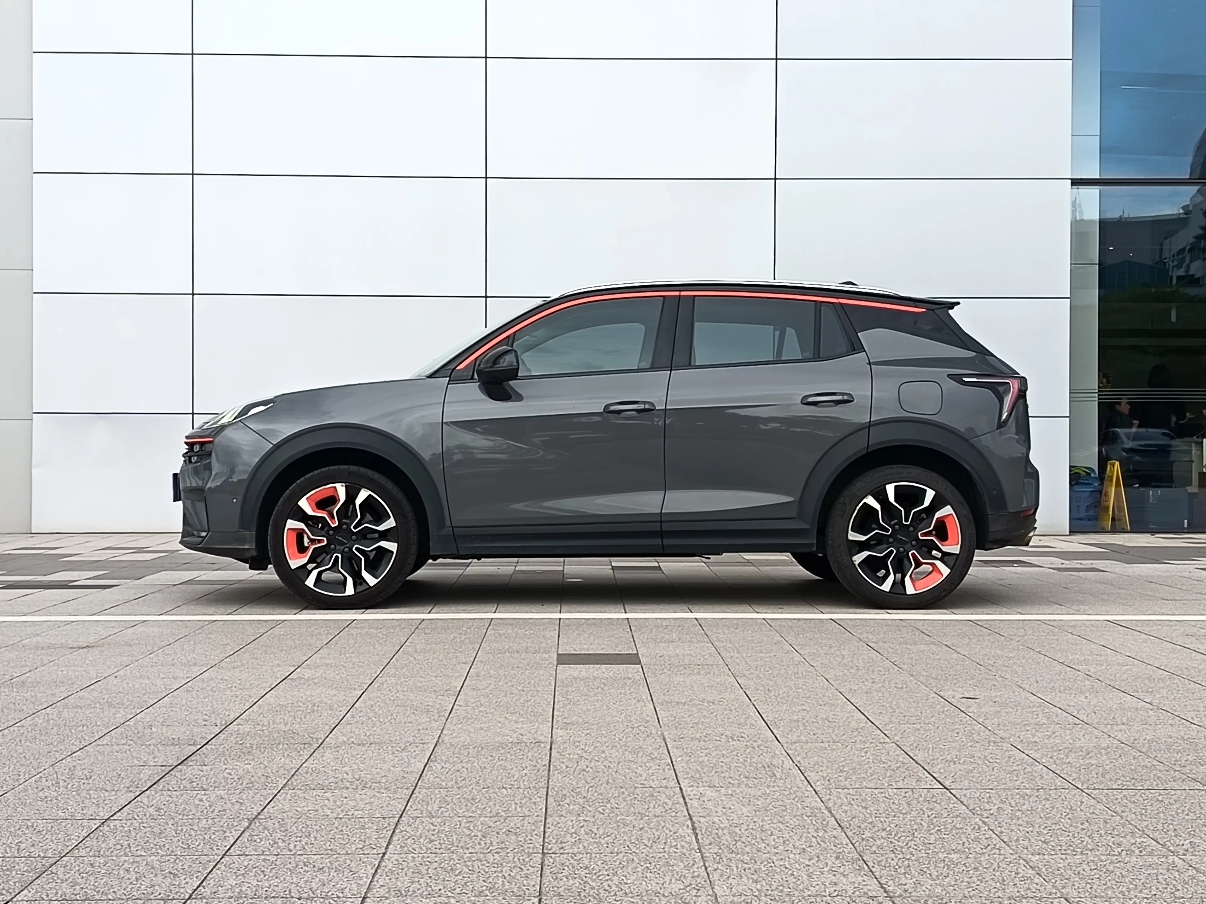 Lynk & Co 06