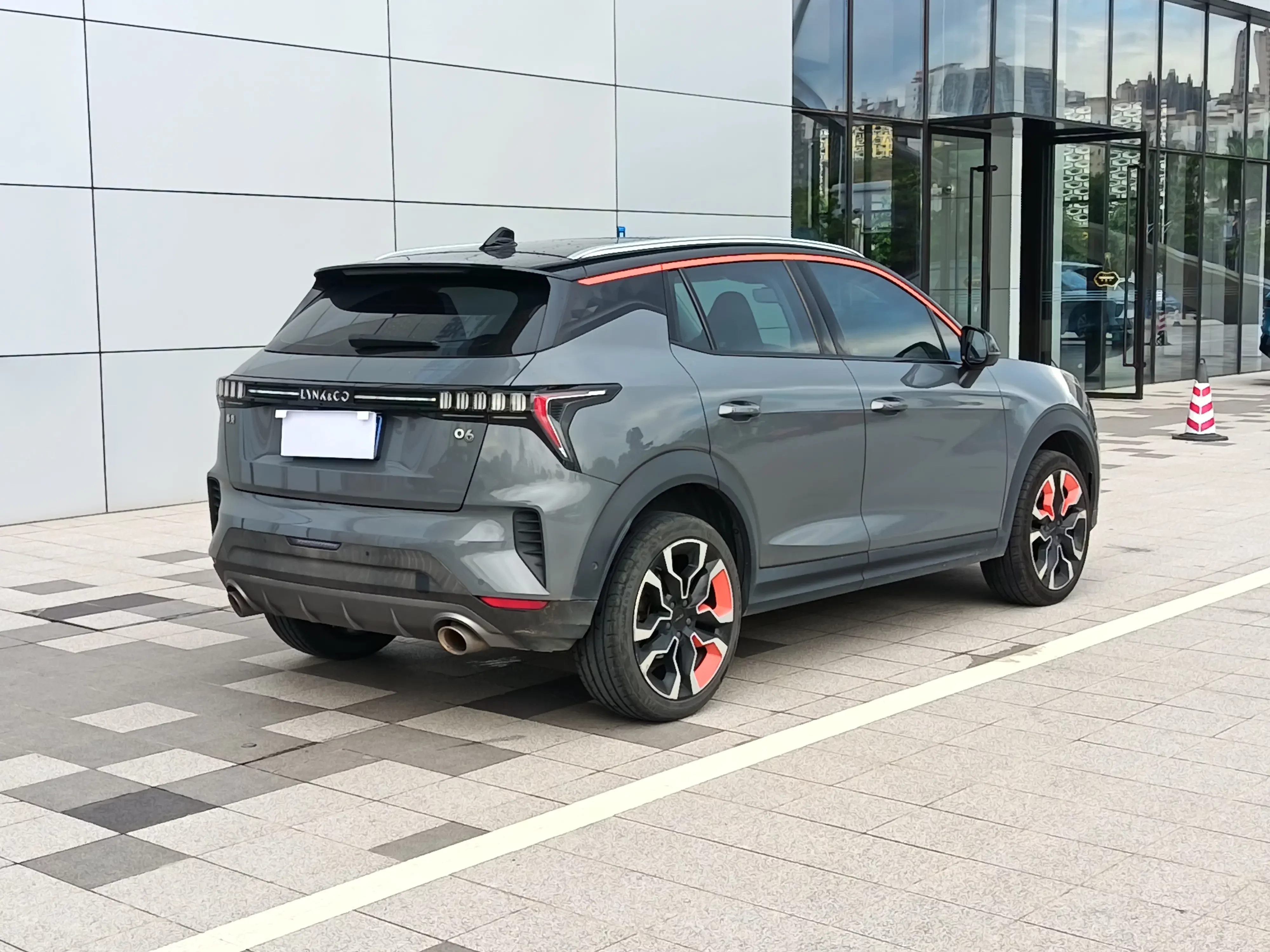 Lynk & Co 06
