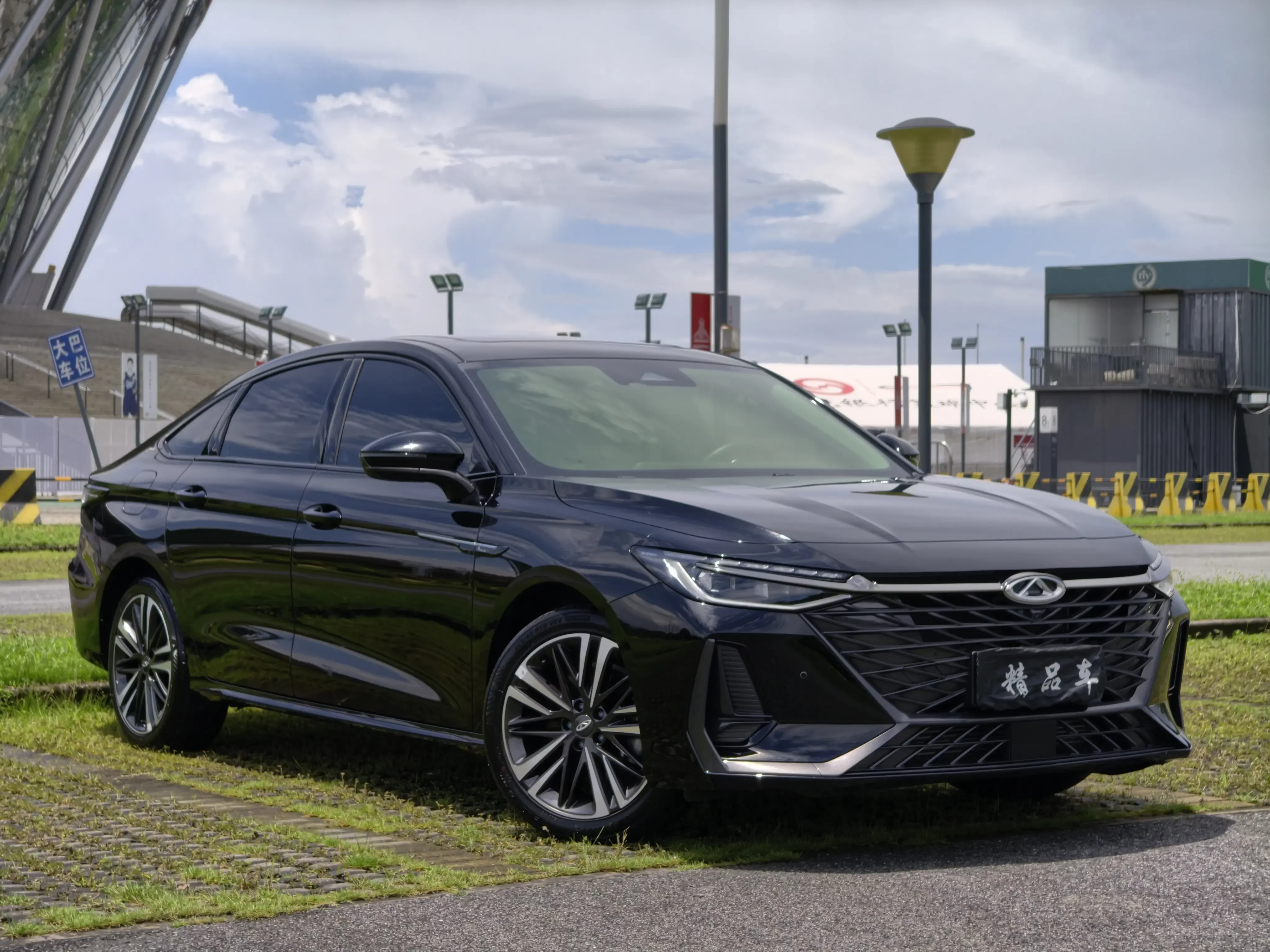Chery Arrizo 8