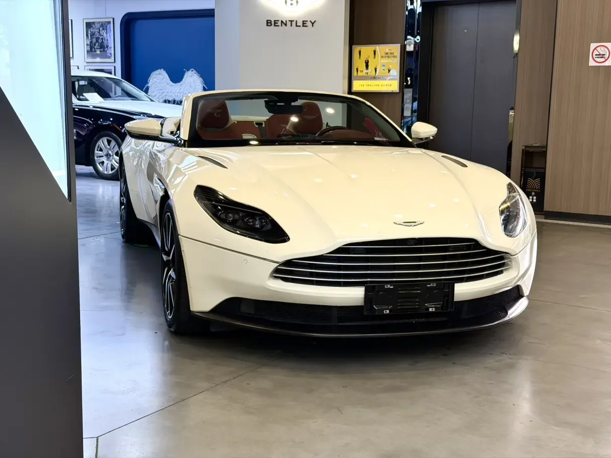 Aston Martin DB11