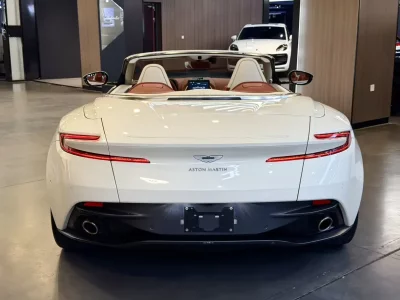 Aston Martin DB11