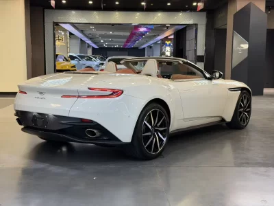 Aston Martin DB11