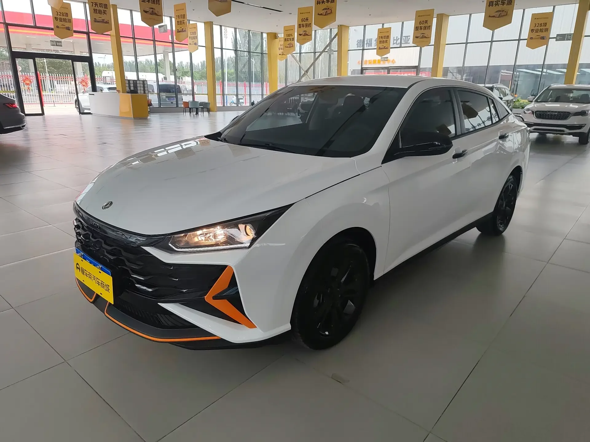 Dongfeng Yixuan  из Китая