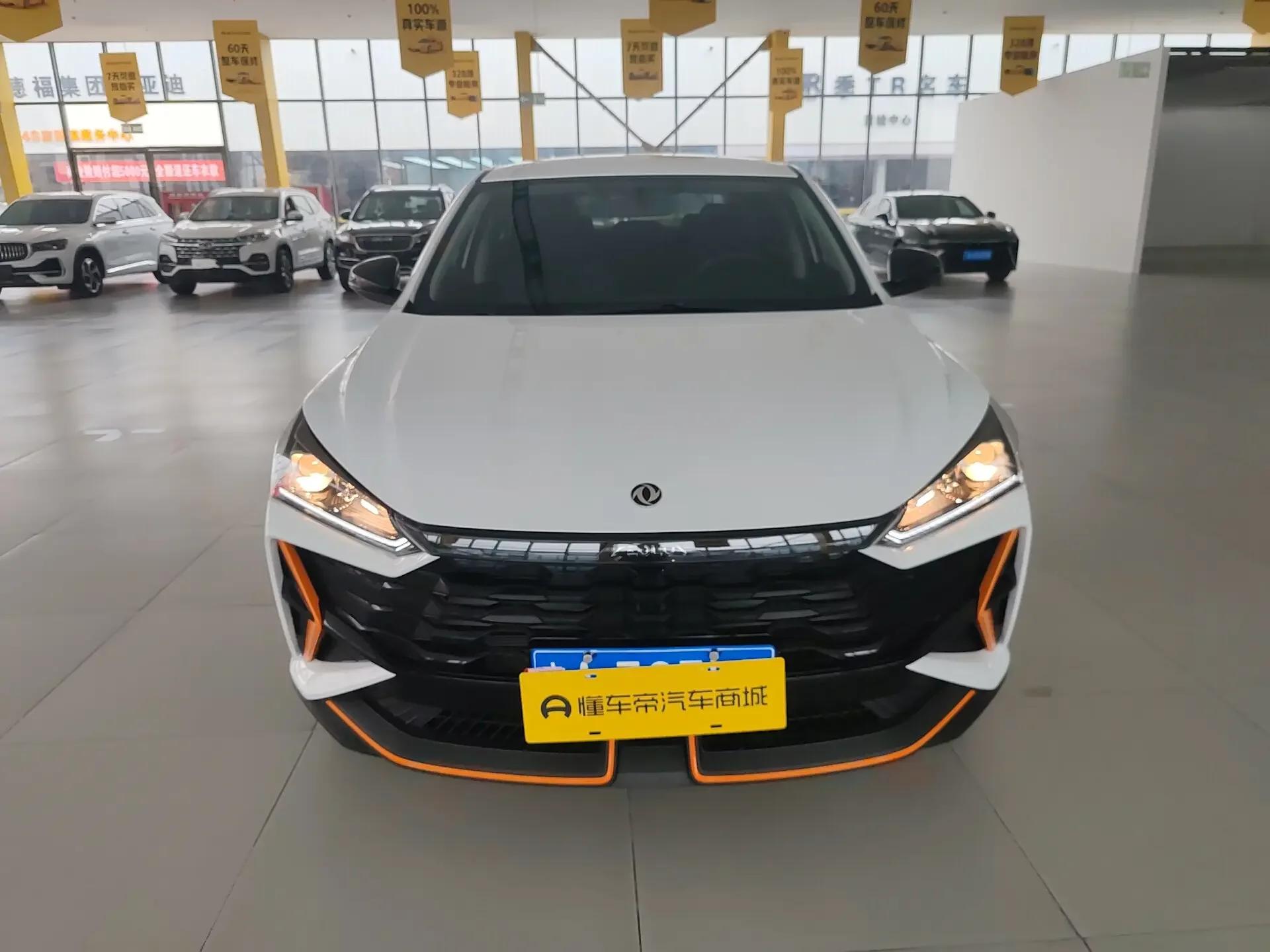 Dongfeng Yixuan  из Китая
