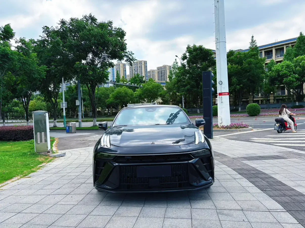 Lynk & Co 03