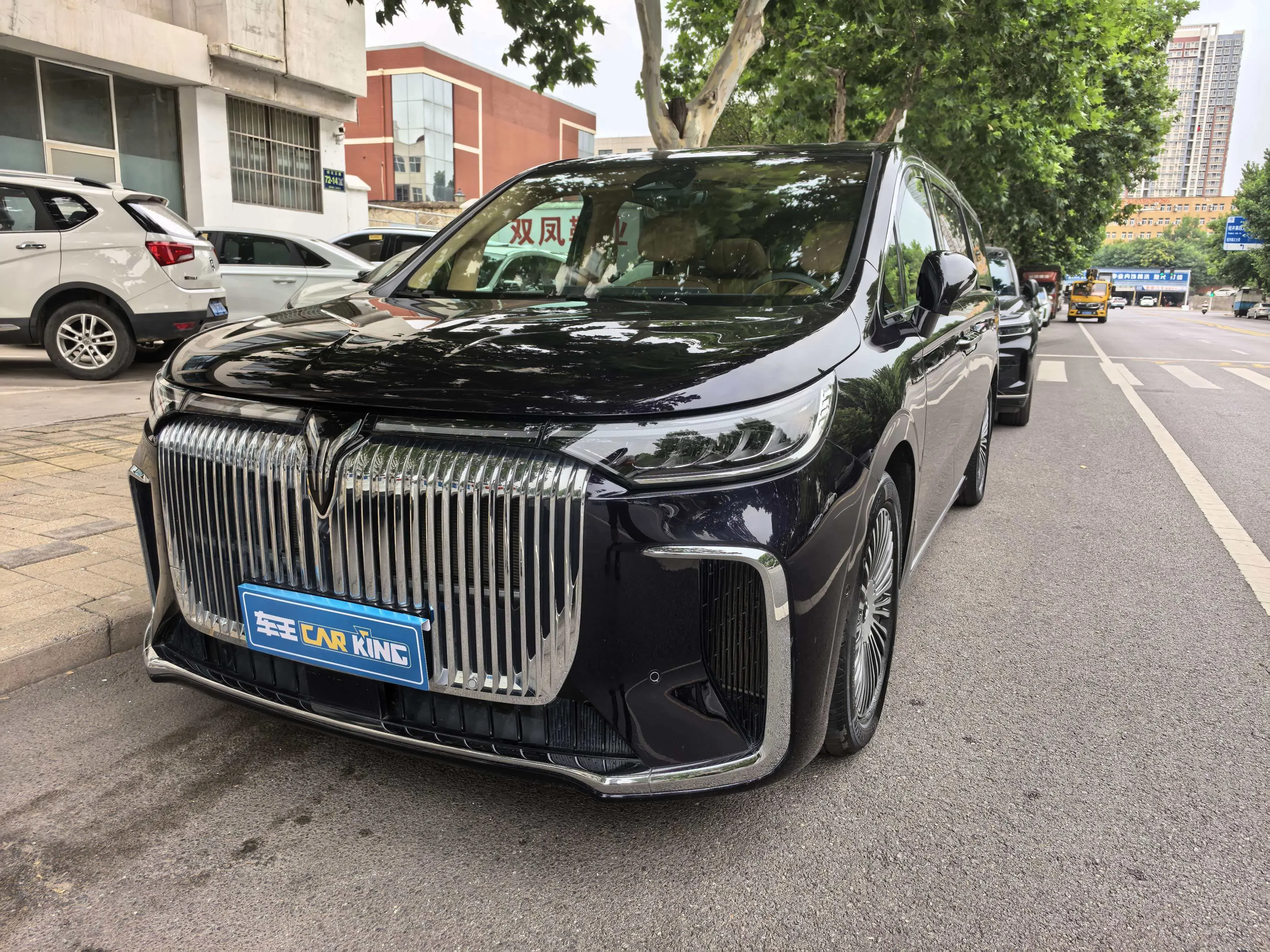 Voyah Lantu Dreamer PHEV  из Китая