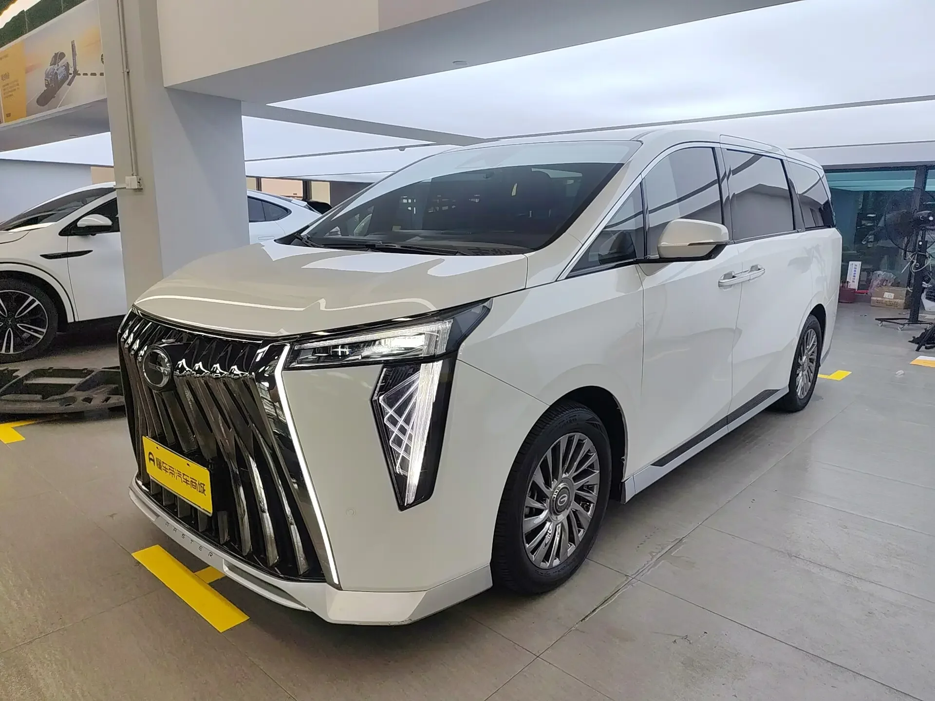 GAC Trumpchi M8  из Китая