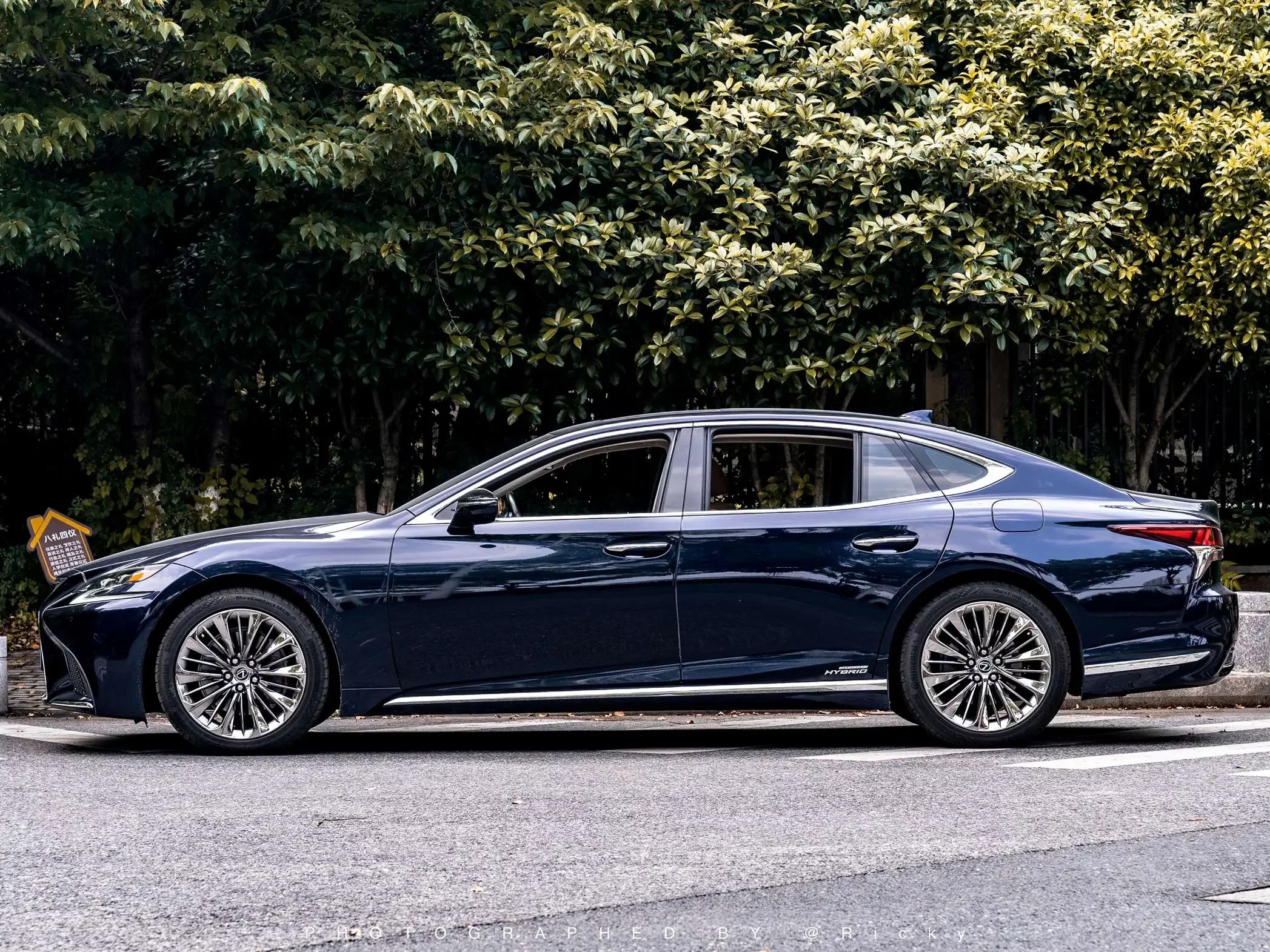 Lexus LS