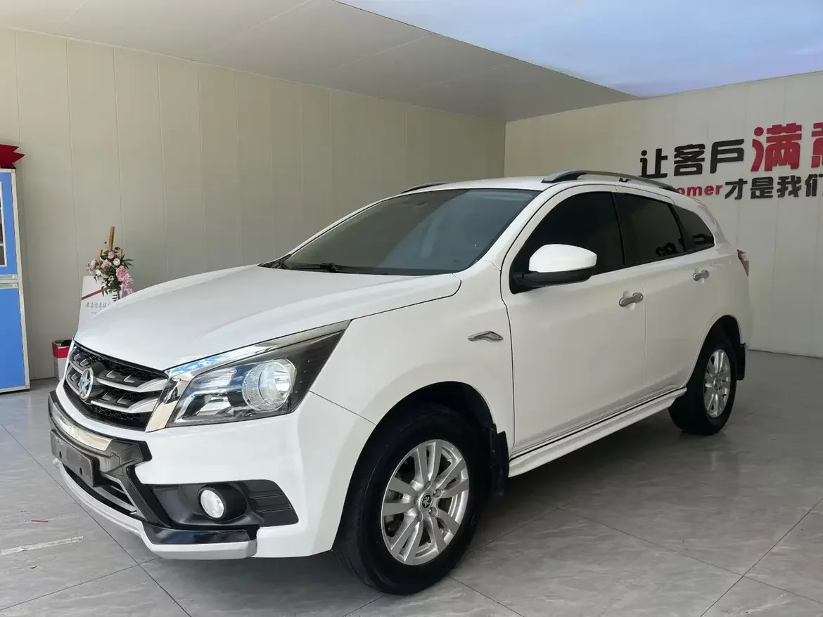 Kai Chen Venucia T70